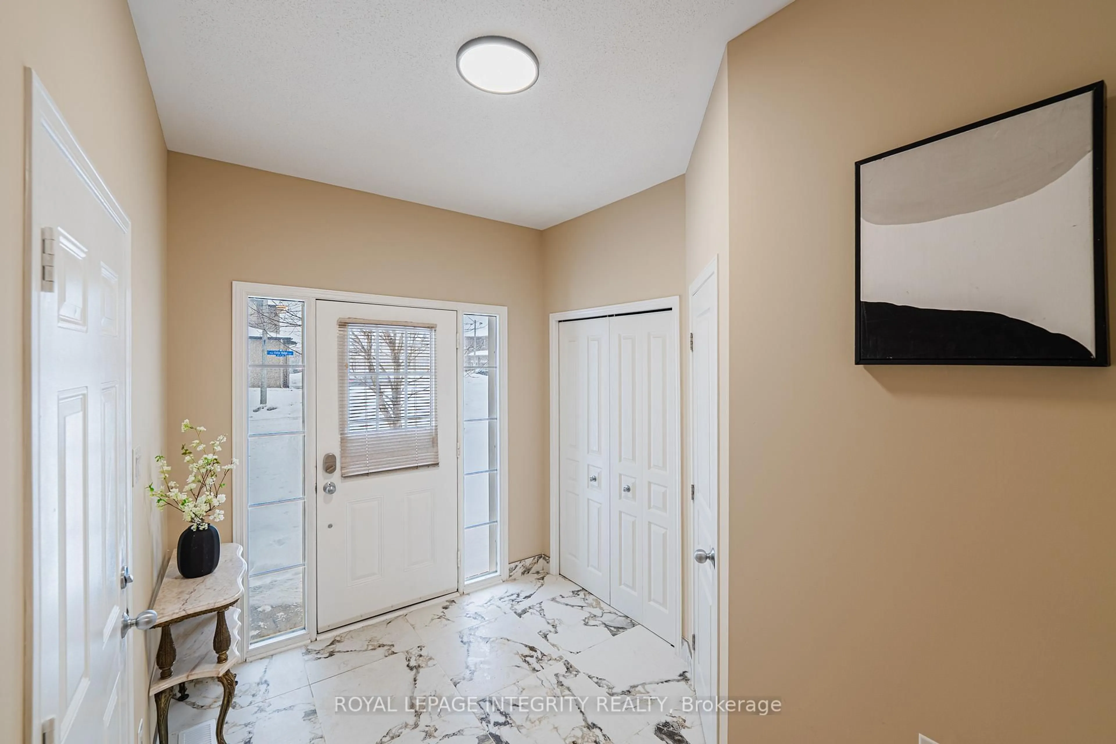 Indoor entryway for 361 Celtic Ridge Cres, Ottawa Ontario K2W 0B6