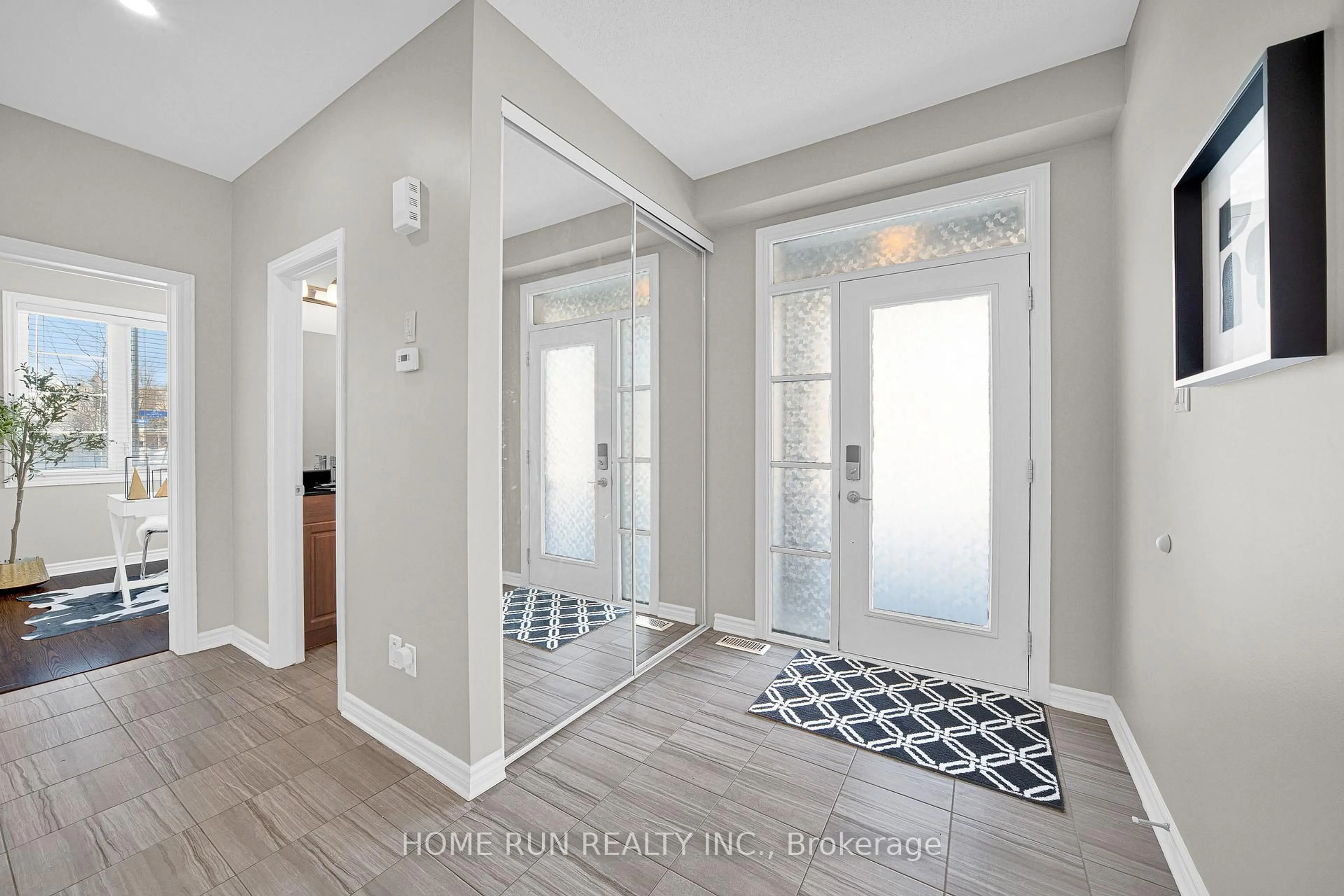 Indoor entryway for 531 Lilith St, Ottawa Ontario K2J 6M1