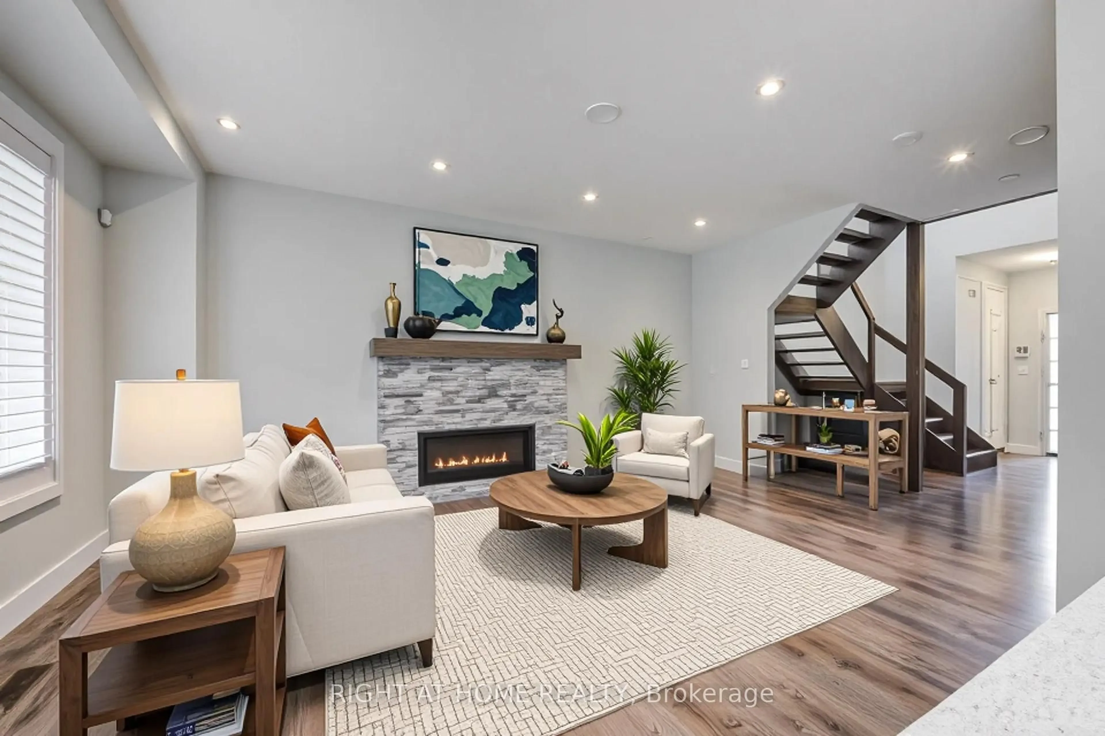 Living room with furniture, unknown for 2527 Holbrook Dr, London South Ontario N6M 0E8