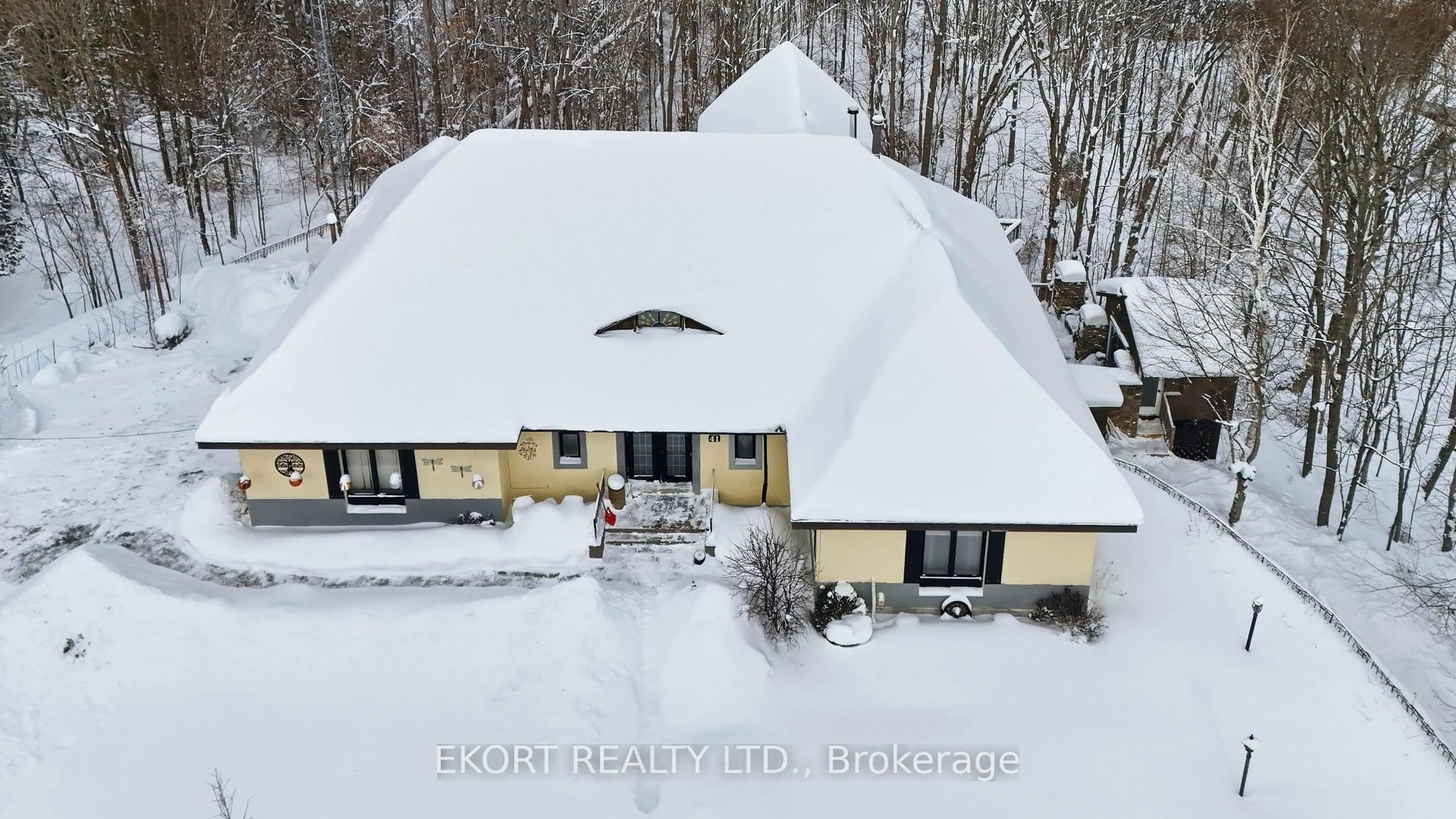 A pic from outside/outdoor area/front of a property/back of a property/a pic from drone, unknown for 41 Maple St, Bancroft Ontario K0L 1C0