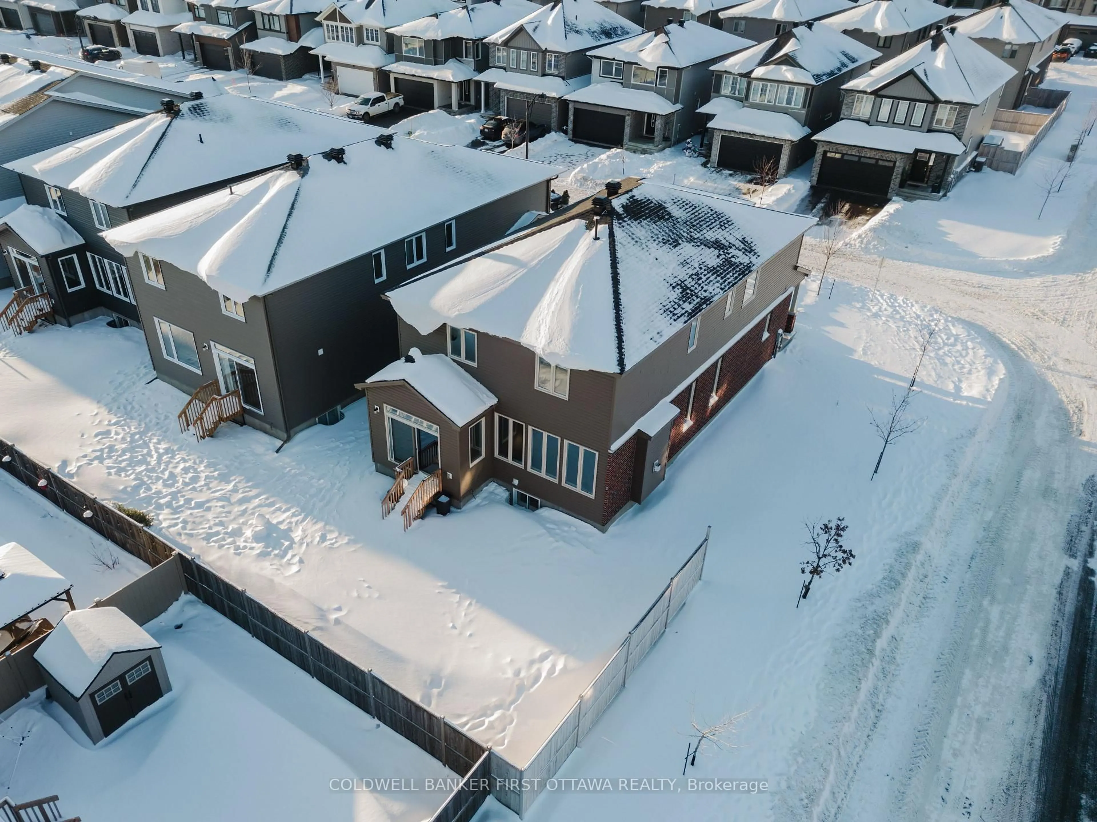 A pic from outside/outdoor area/front of a property/back of a property/a pic from drone, unknown for 896 Sendero Way, Stittsville Ontario K2S 2W8