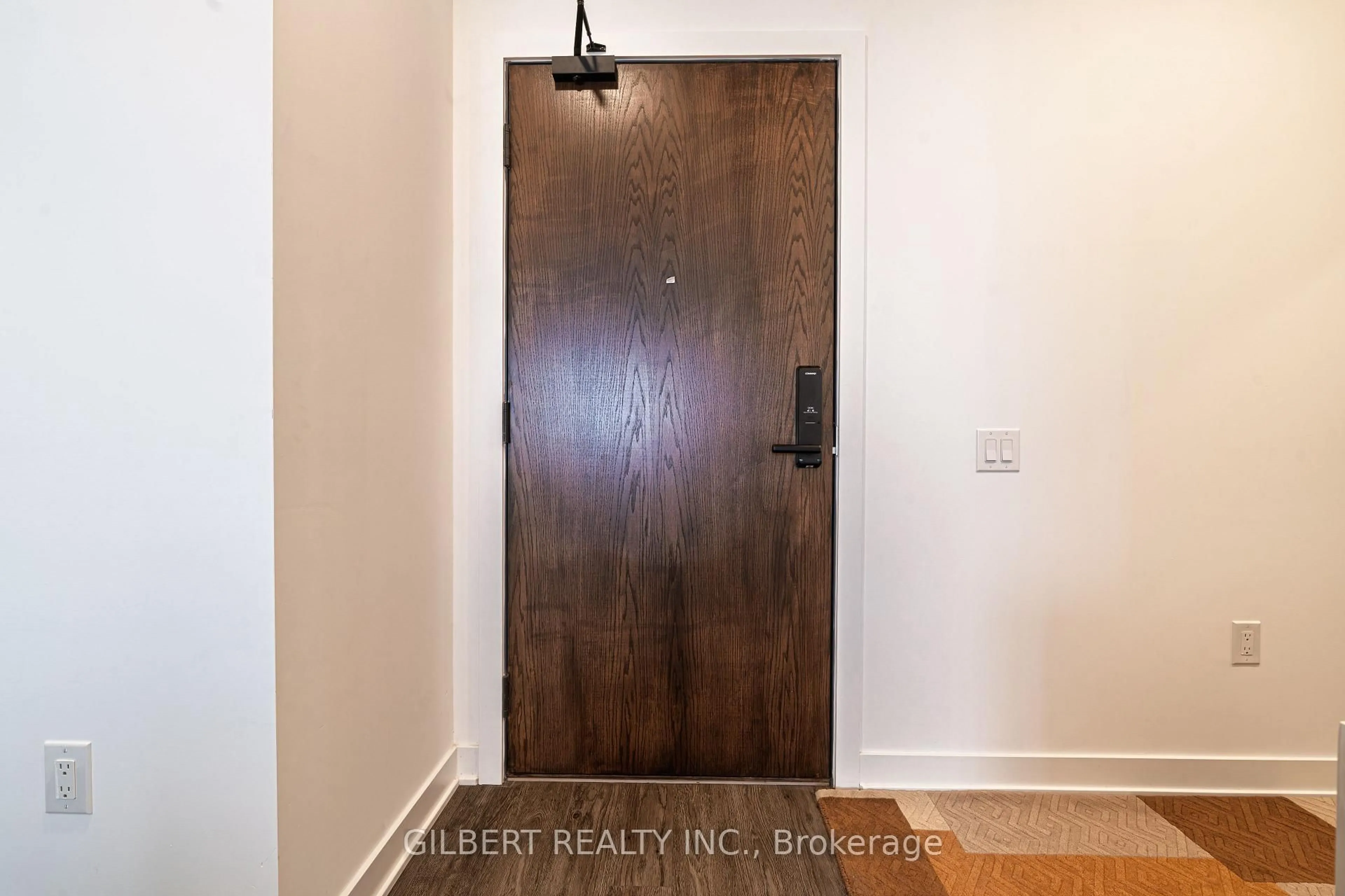 Indoor entryway for 2782 Barton St, Hamilton Ontario L8E 0L3
