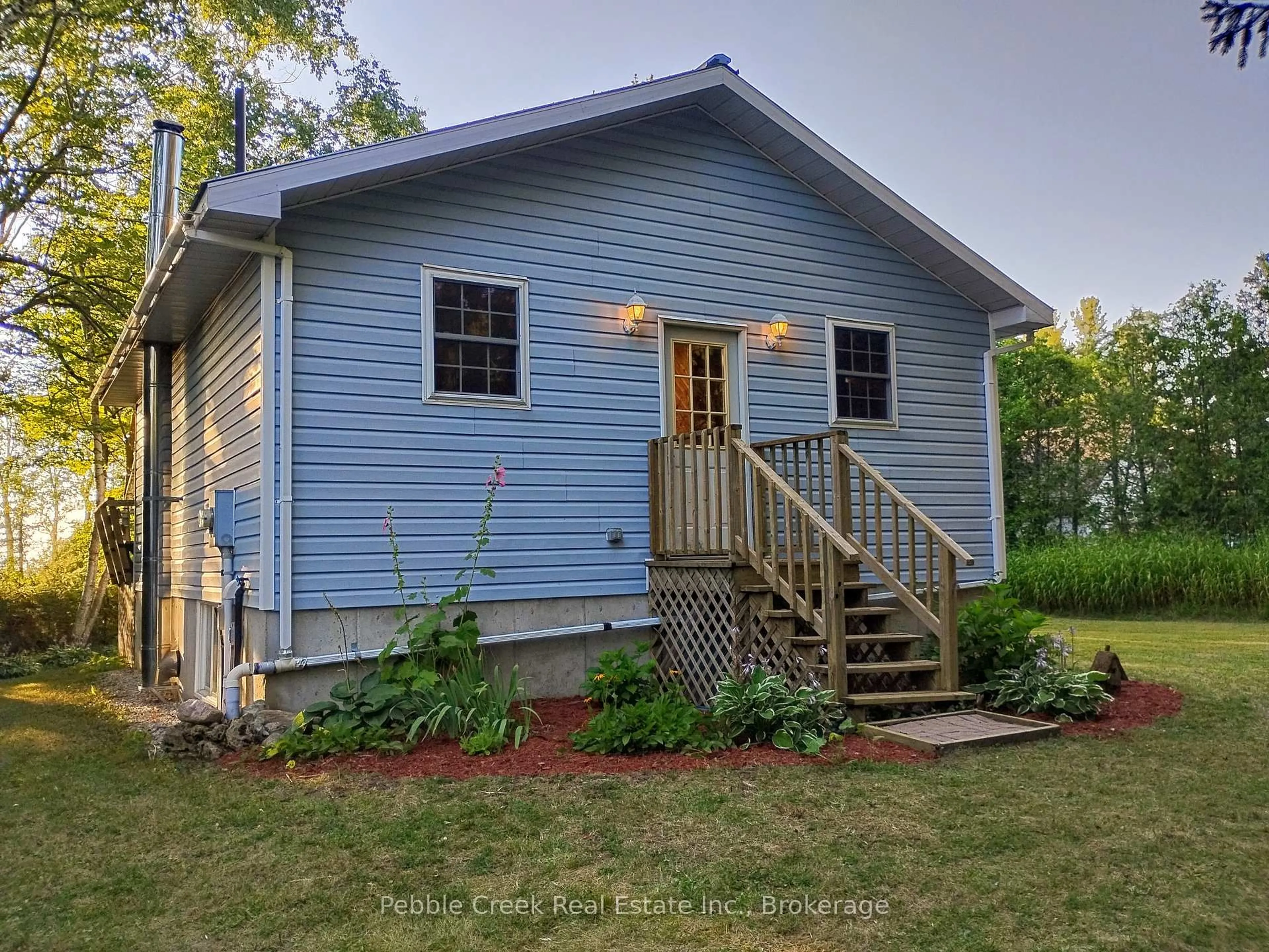 Home with vinyl exterior material, building for 84433 Sunrise Dr, Ashfield-Colborne-Wawanosh Ontario N7A 3X9