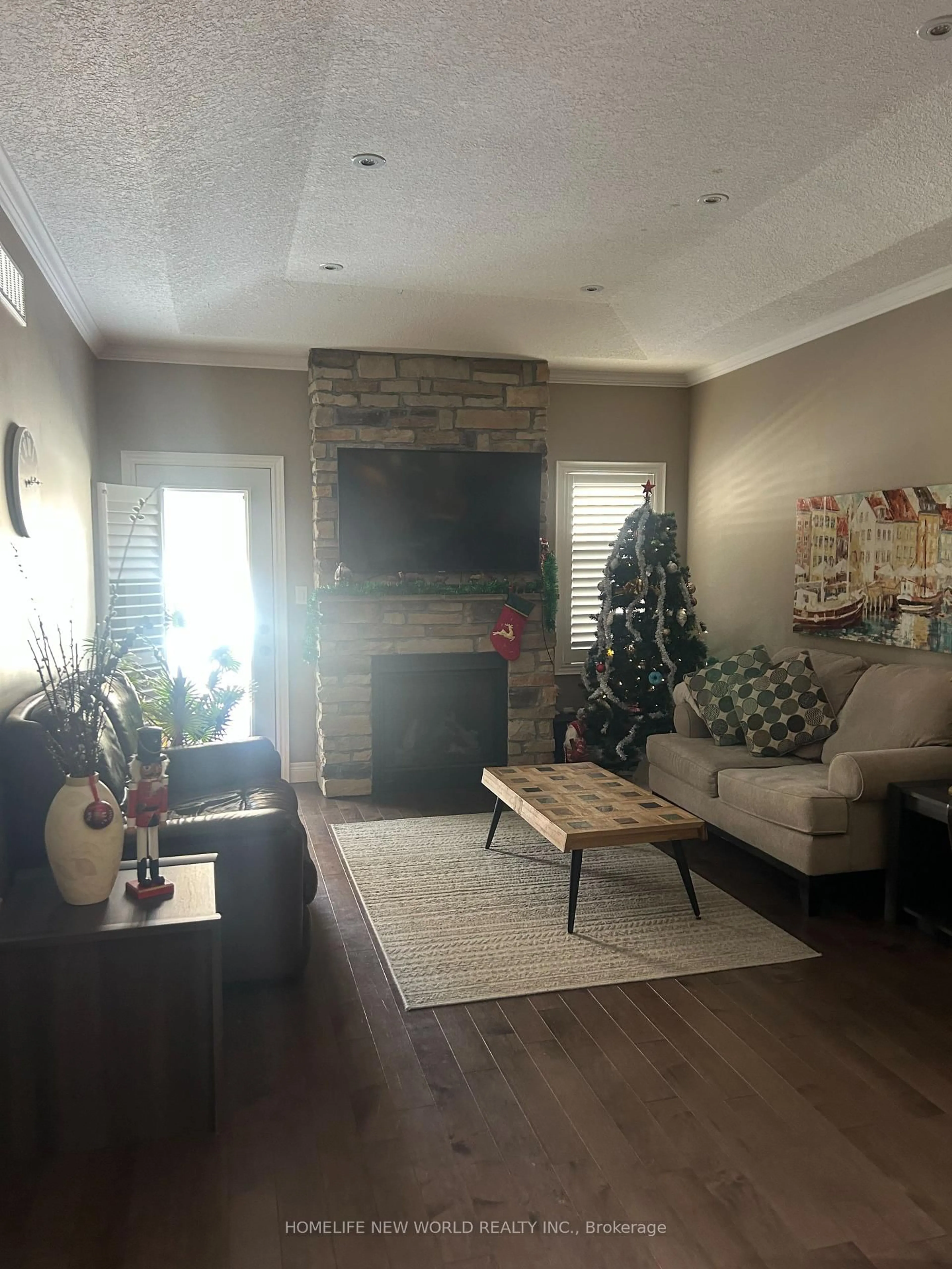 Living room with furniture, wood/laminate floor for 194 Donly Dr #6, Norfolk Ontario N3Y 0C6
