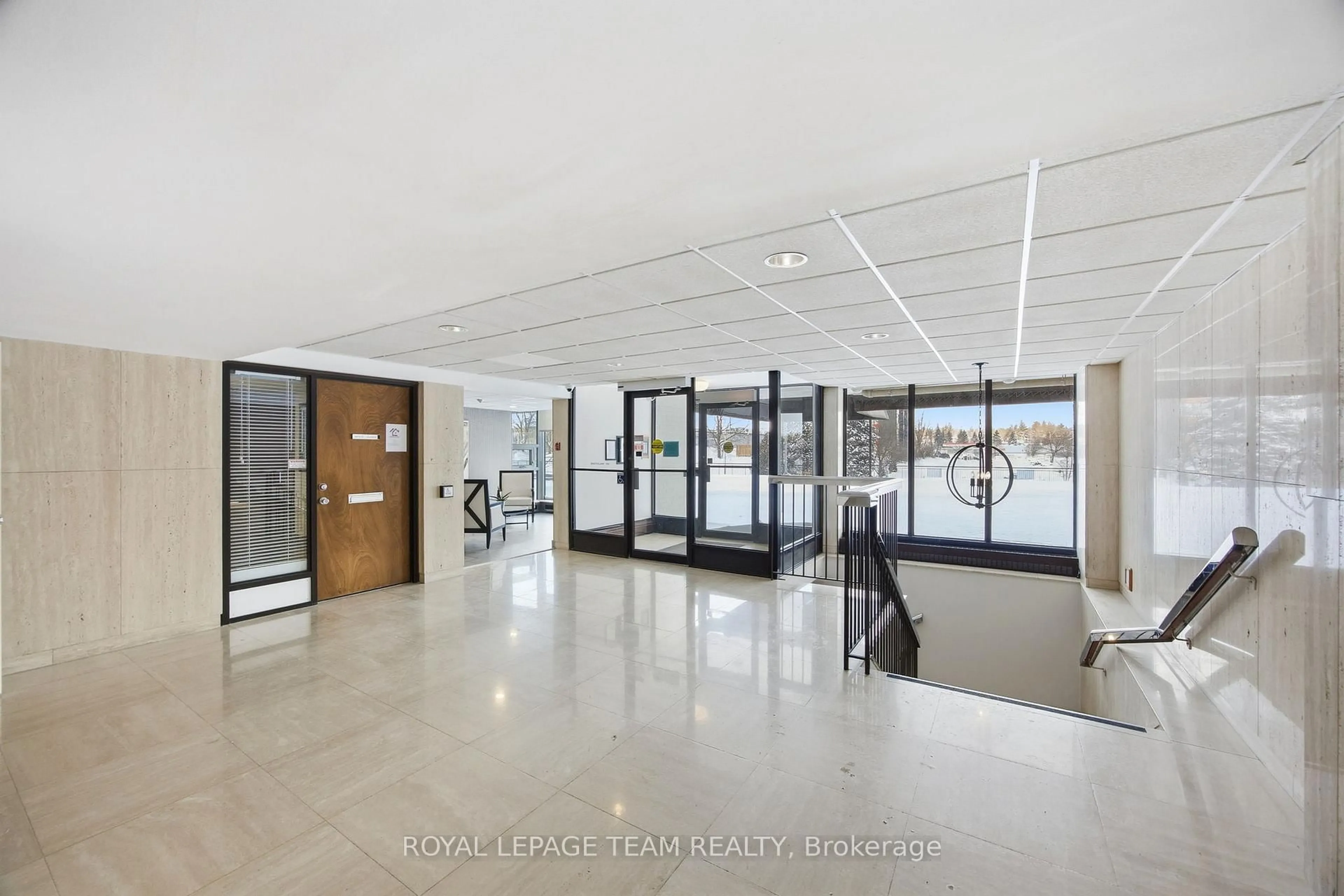 Indoor foyer for 19 Woodlawn Rd #109, Guelph Ontario N1H 7B1