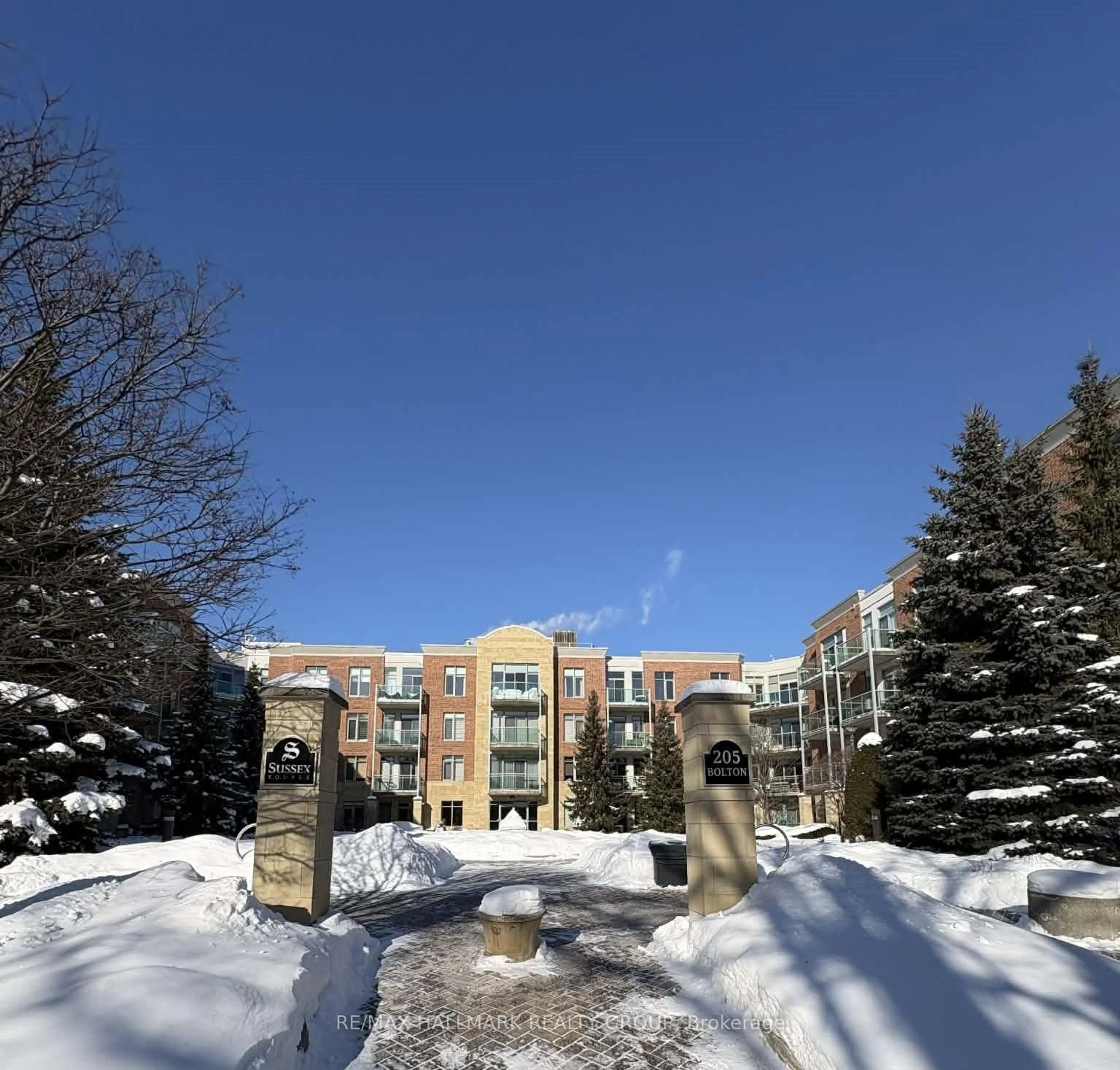 Indoor foyer for 205 Bolton St #401, Ottawa Ontario K1N 1K7