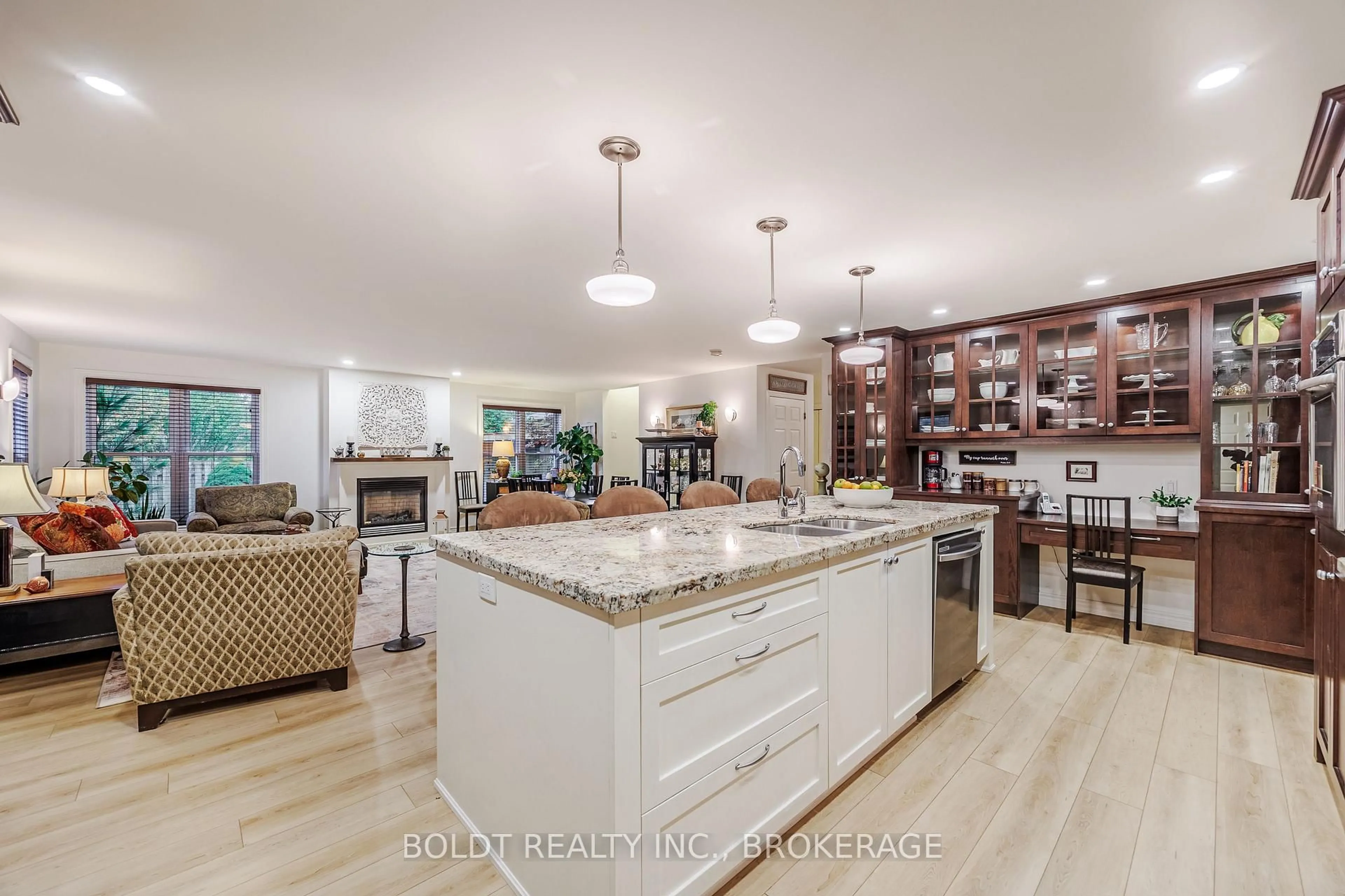 Open concept kitchen, ceramic/tile floor for 25 Neptune Dr, St. Catharines Ontario L2M 2S3