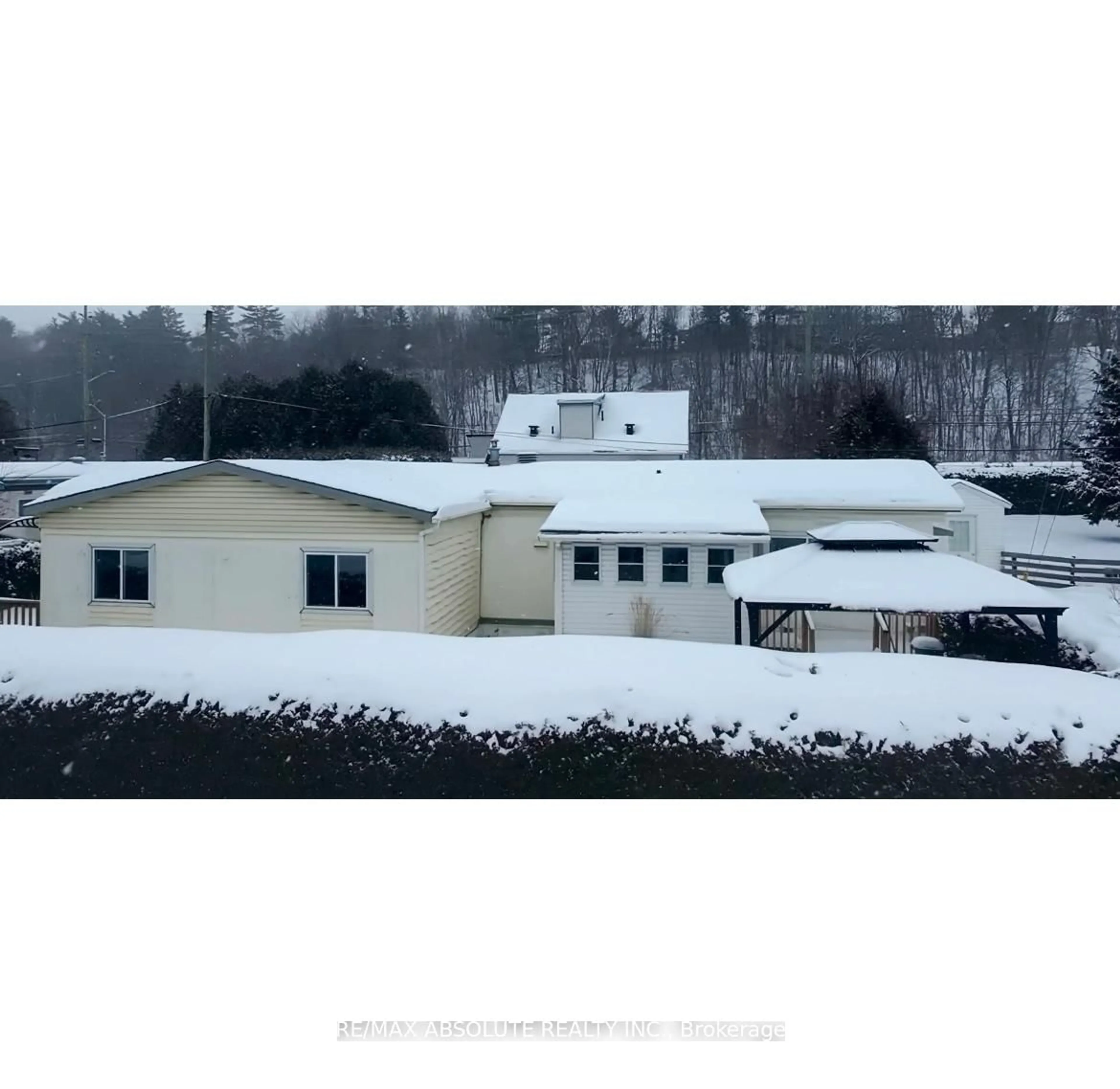 A pic from outside/outdoor area/front of a property/back of a property/a pic from drone, building for 3535 St. Joseph Blvd #95, Orleans Ontario K4A 0Z6