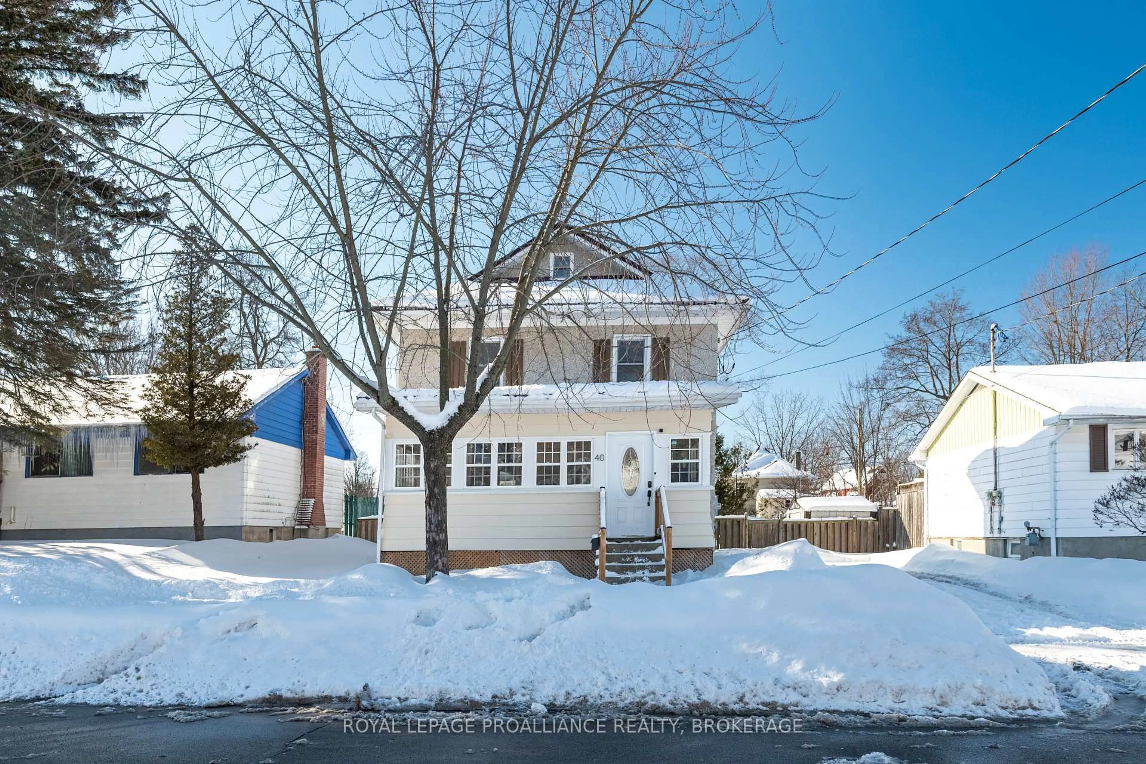 Unknown for 40 Elm St, Gananoque Ontario K7G 2S7