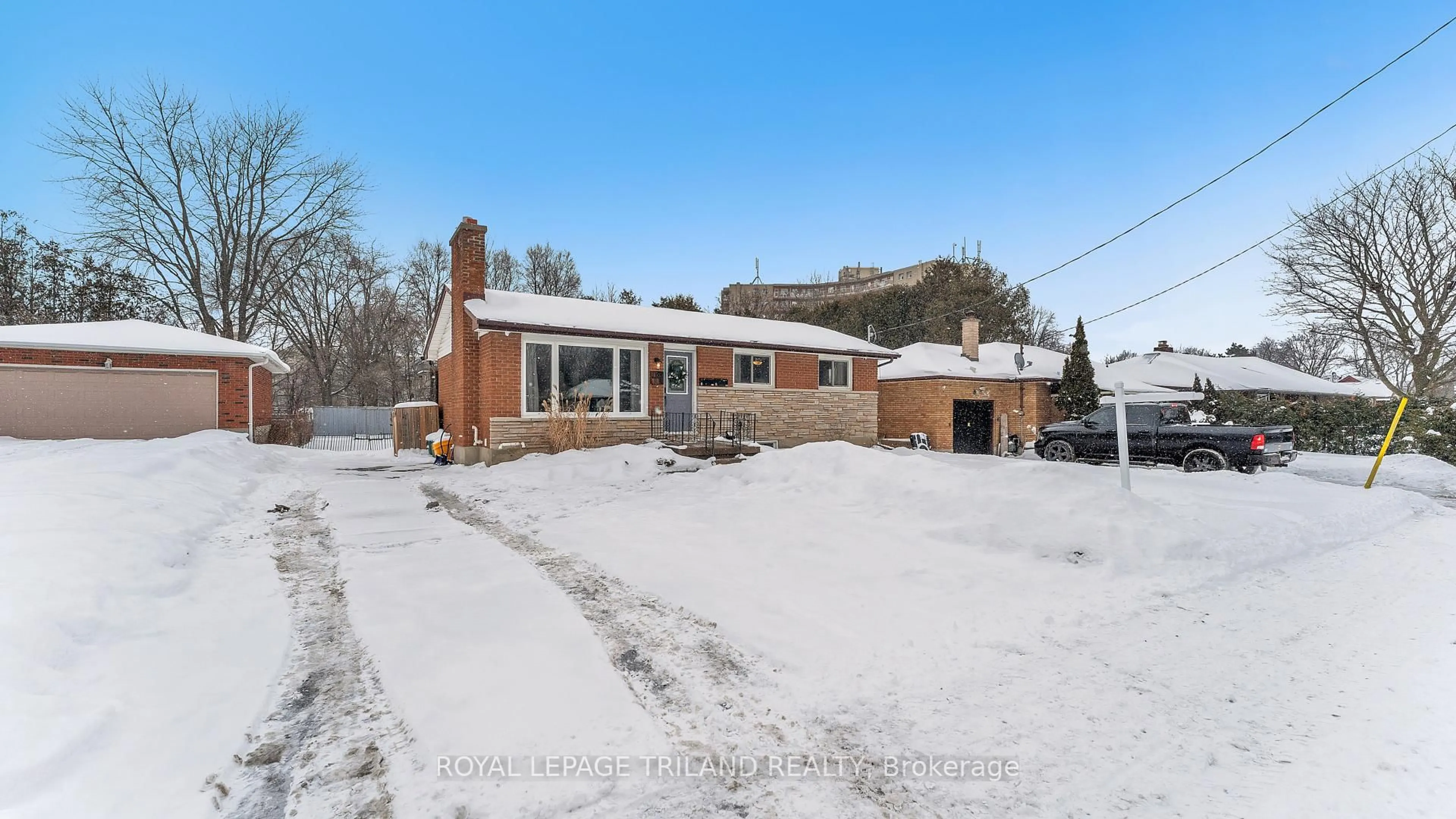A pic from outside/outdoor area/front of a property/back of a property/a pic from drone, street for 238 McNay St, London East Ontario N5Y 1L4