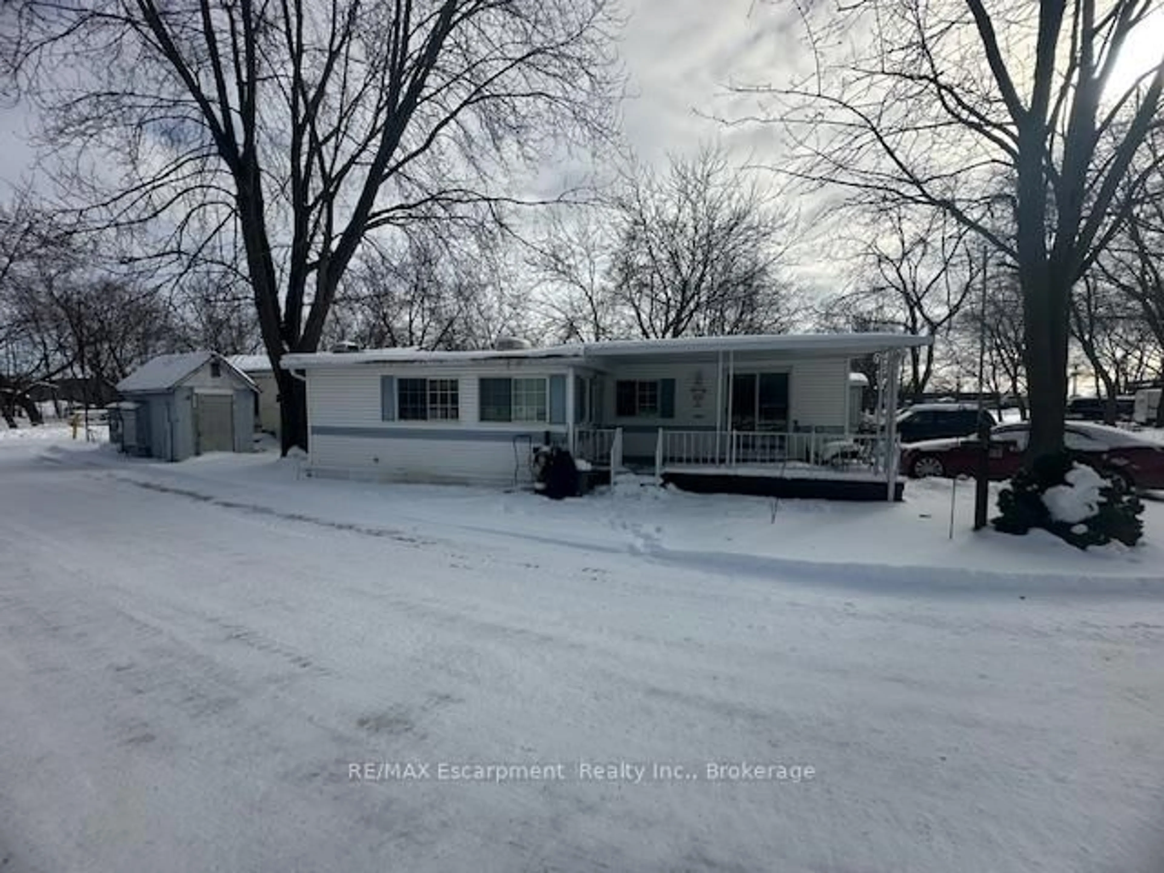 A pic from outside/outdoor area/front of a property/back of a property/a pic from drone, street for 8845 Lundy's Lane #232, Niagara Falls Ontario L2H 1H5