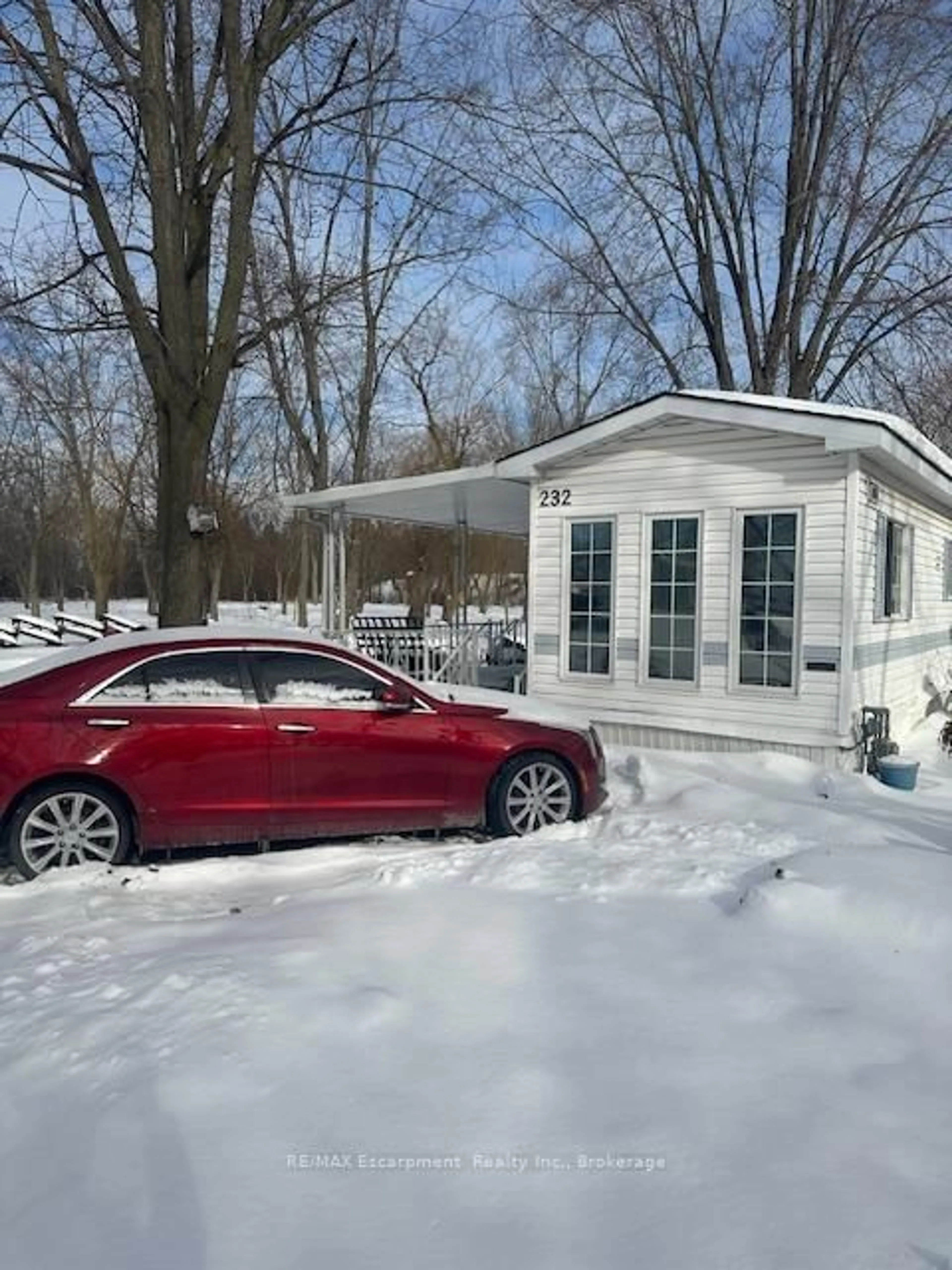 Indoor garage for 8845 Lundy's Lane #232, Niagara Falls Ontario L2H 1H5