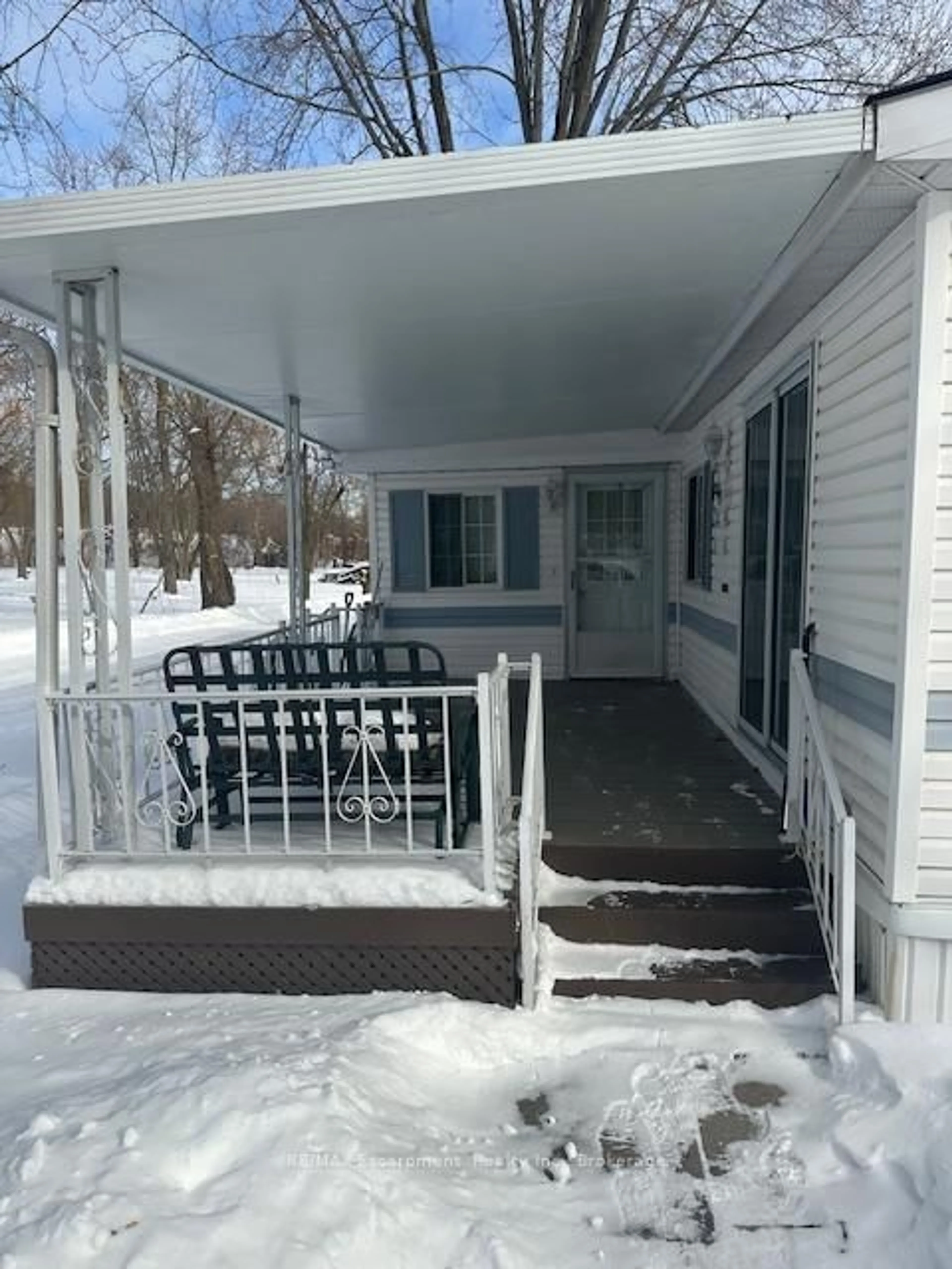 Patio, street for 8845 Lundy's Lane #232, Niagara Falls Ontario L2H 1H5