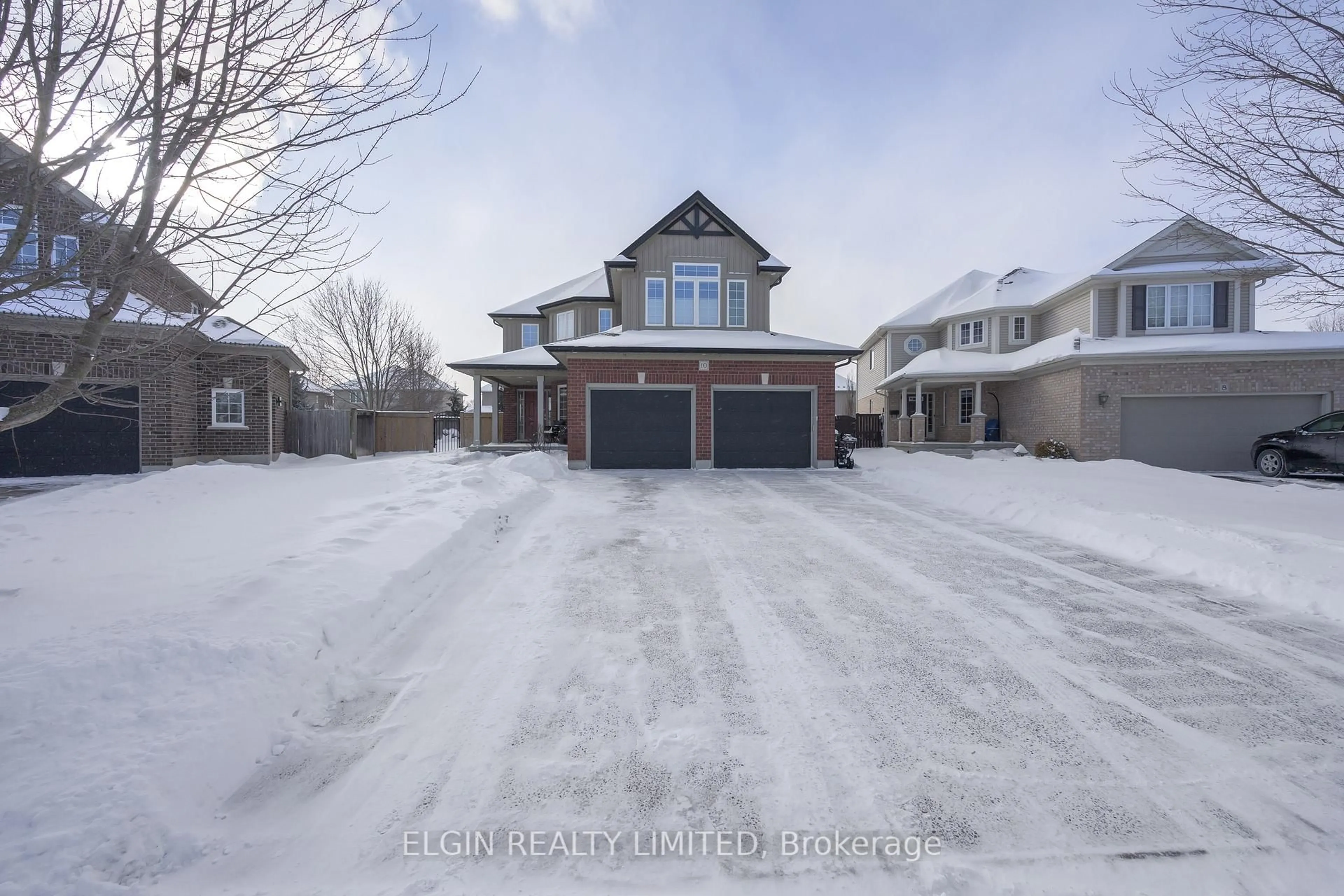 A pic from outside/outdoor area/front of a property/back of a property/a pic from drone, street for 10 Kingfisher Crt, St. Thomas Ontario N5R 6L8