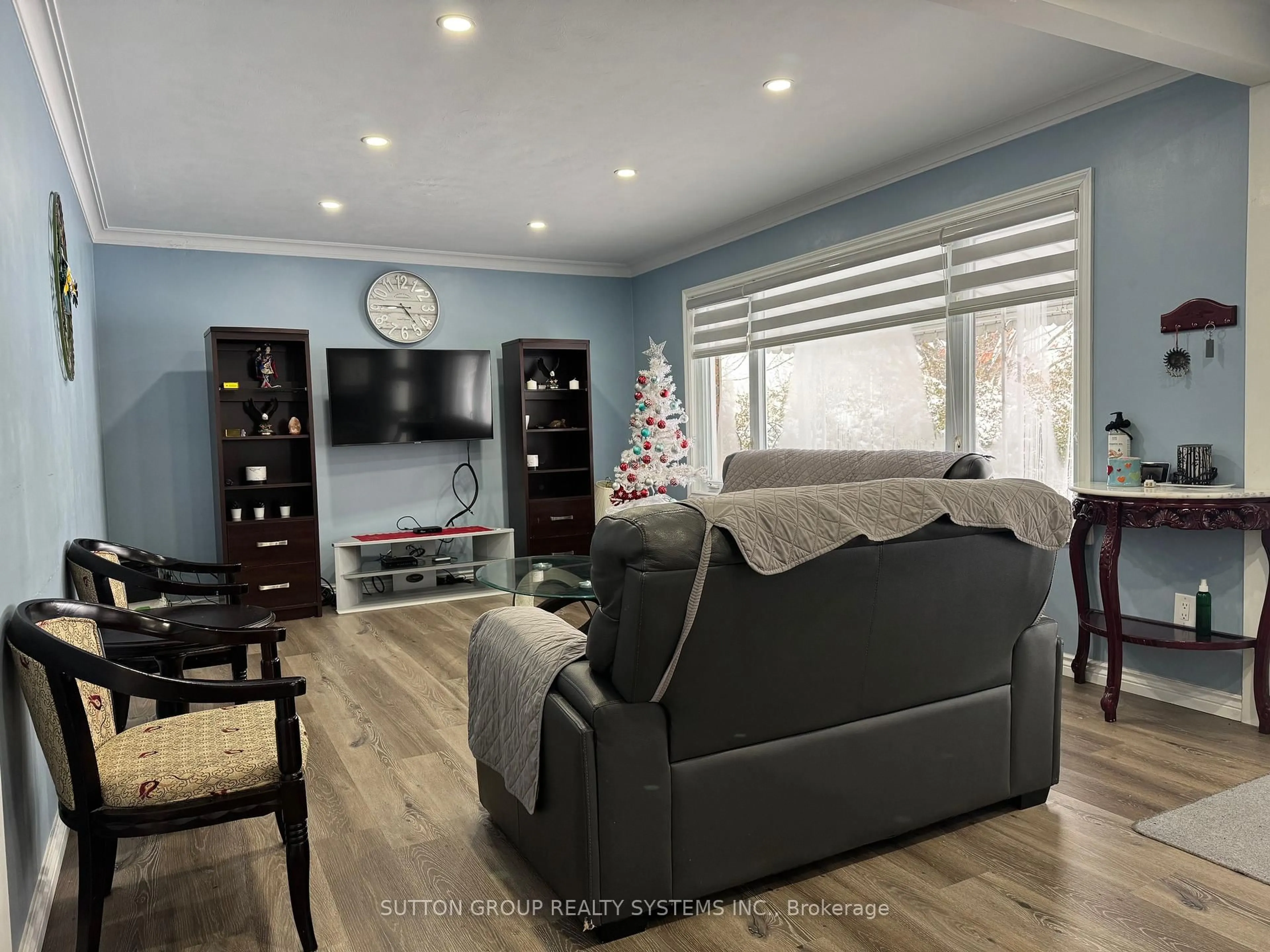 Living room with furniture, wood/laminate floor for 1338 Royal Dr, Peterborough Ontario K9H 6R8