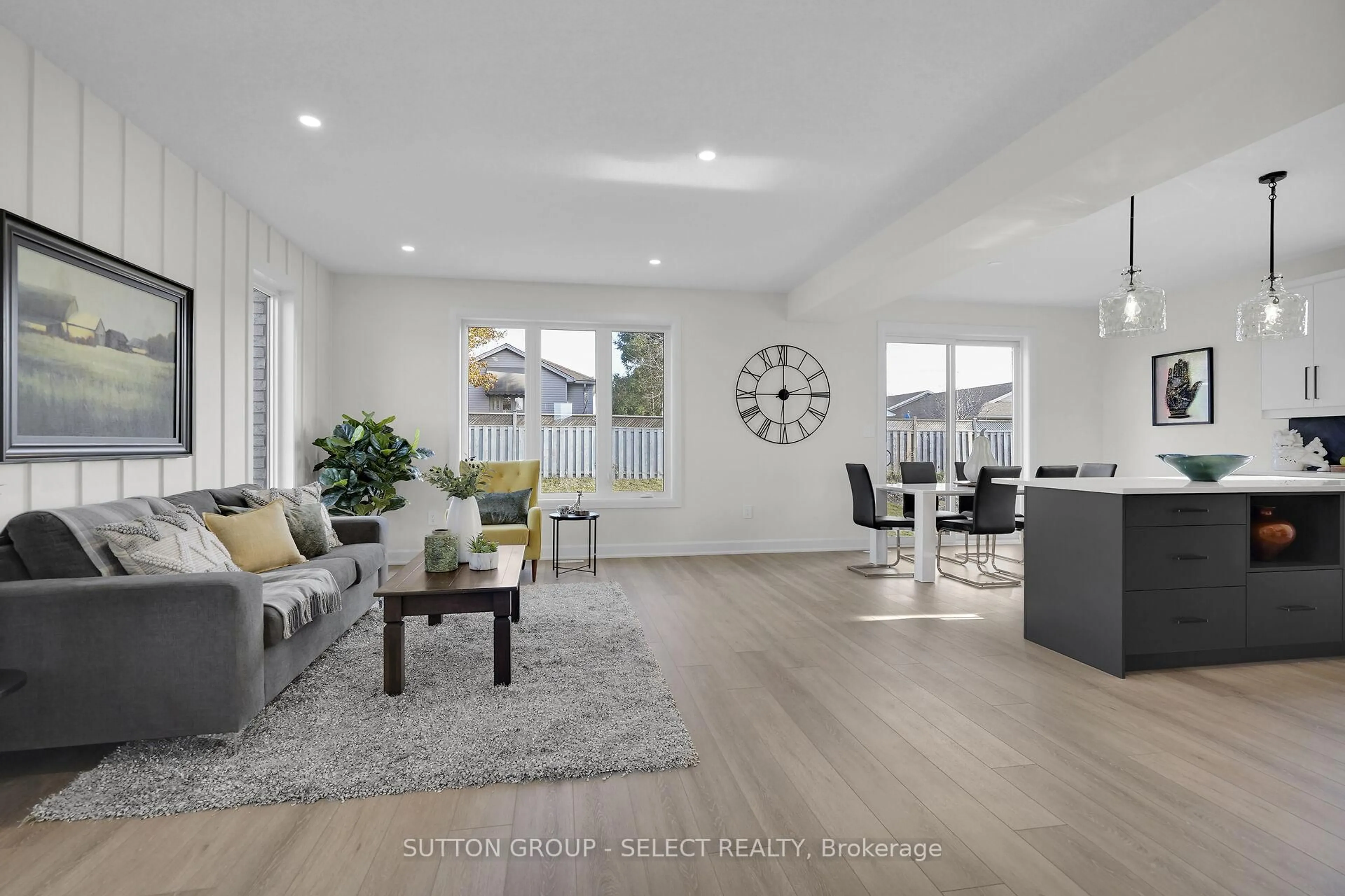 Living room with furniture, unknown for 40 LUCAS Rd, St. Thomas Ontario N5R 0M1