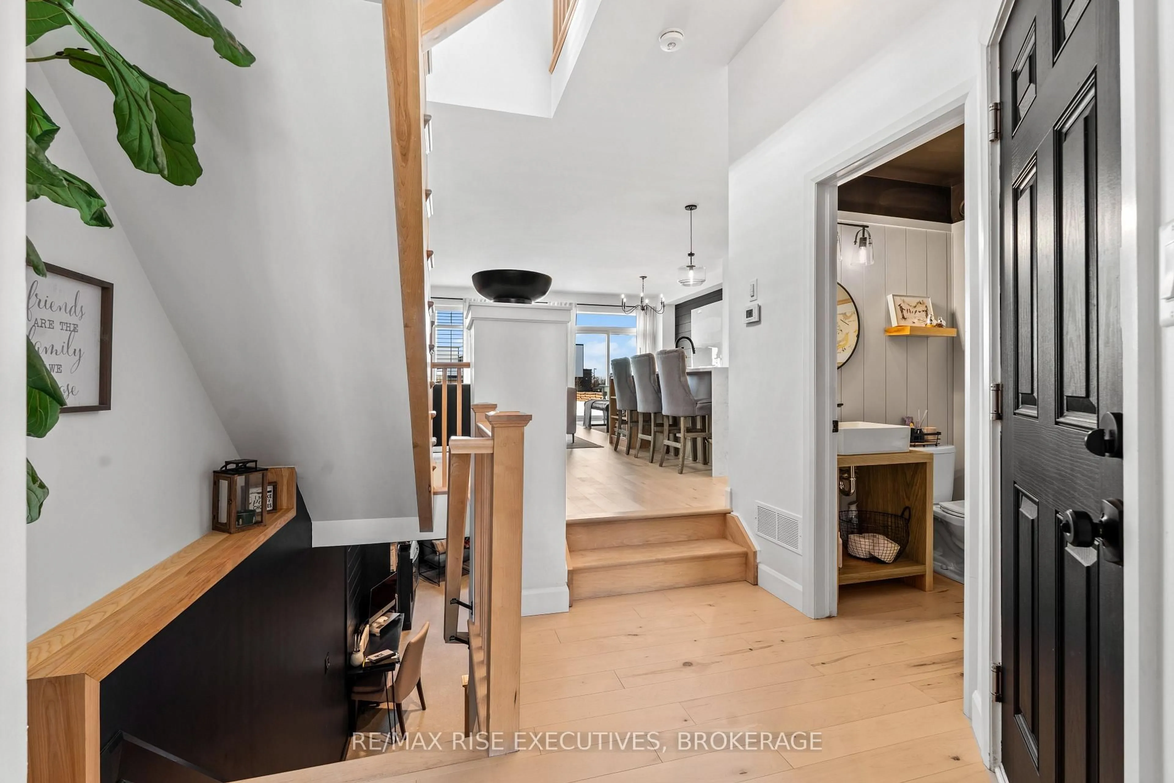 Indoor entryway for 1671 Tenley Dr, Kingston Ontario K7P 0S4