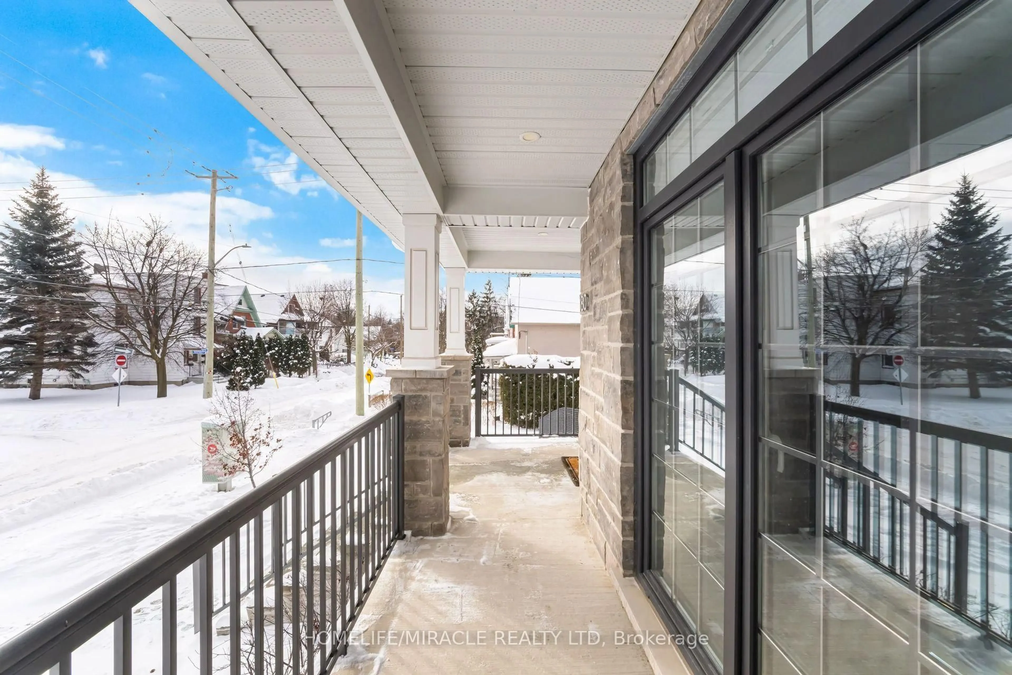 Patio, street for 180 Benton St, Kitchener Ontario N2G 3H8