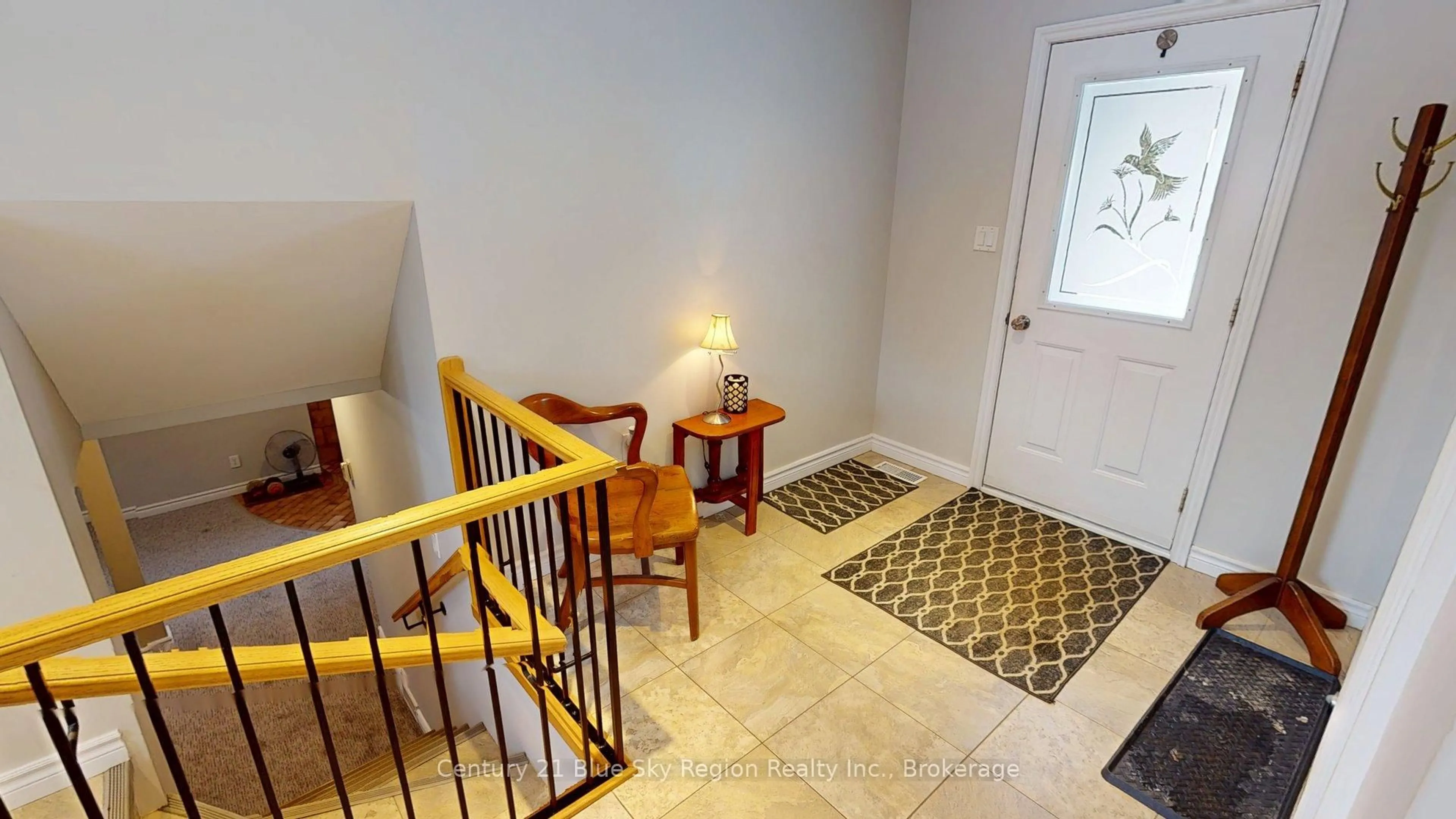 Indoor foyer for 36 Nichols St, Callander Ontario P0H 1H0
