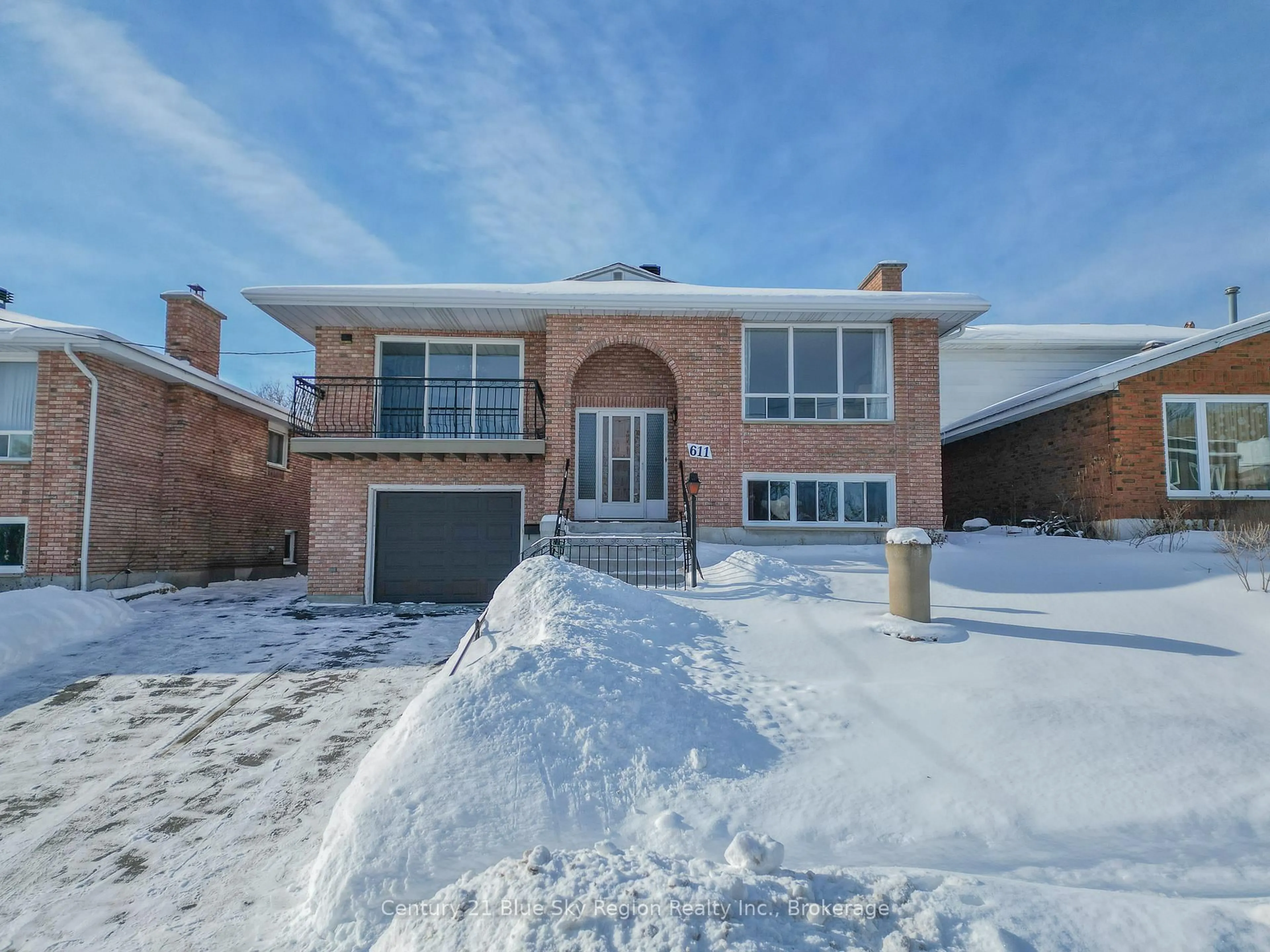 Home with brick exterior material, street for 611 DOUGLAS St, North Bay Ontario P1B 5N9