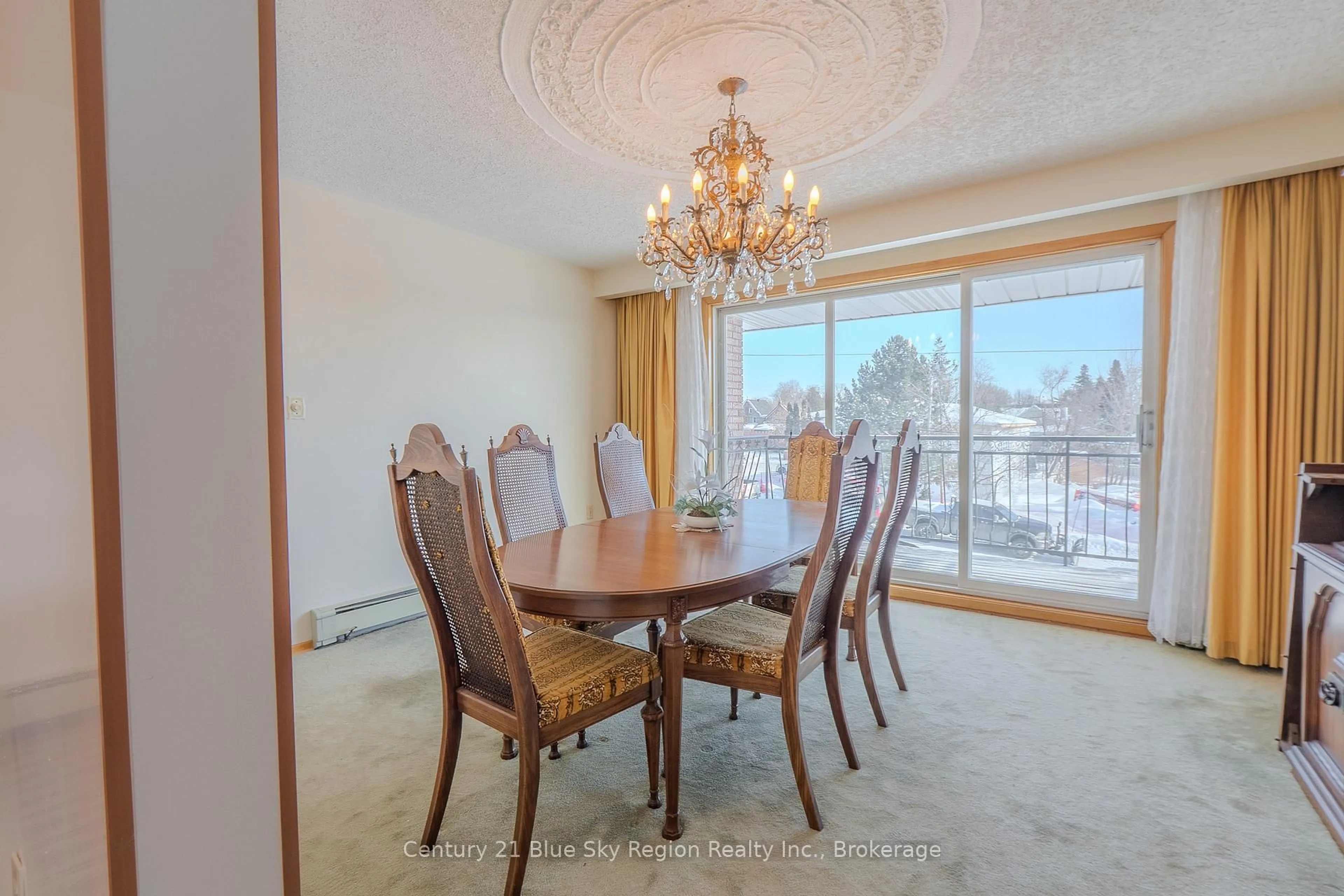 Dining room, unknown for 611 DOUGLAS St, North Bay Ontario P1B 5N9