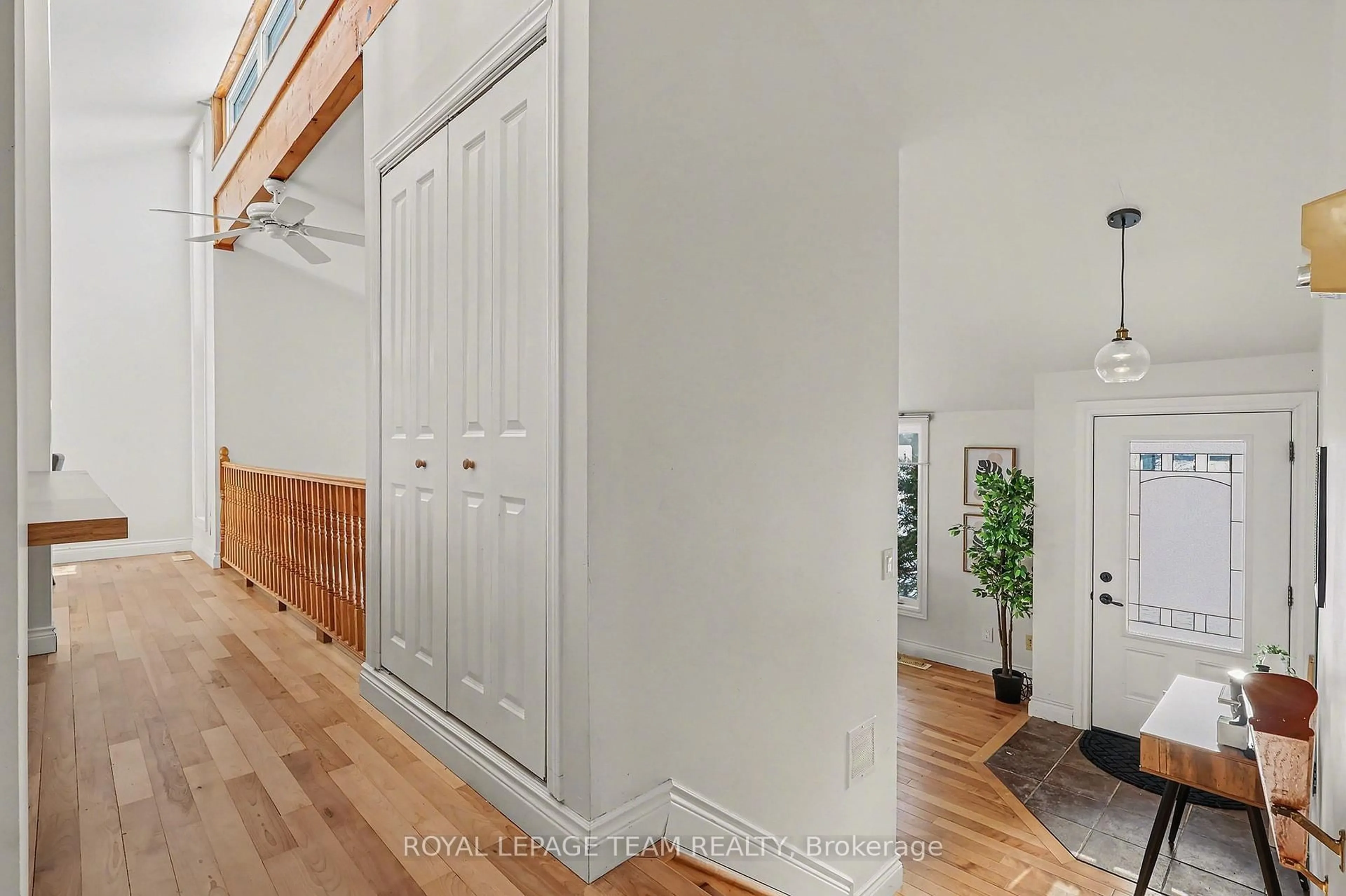 Indoor entryway for 237 Queen West St, North Dundas Ontario K0C 1H0