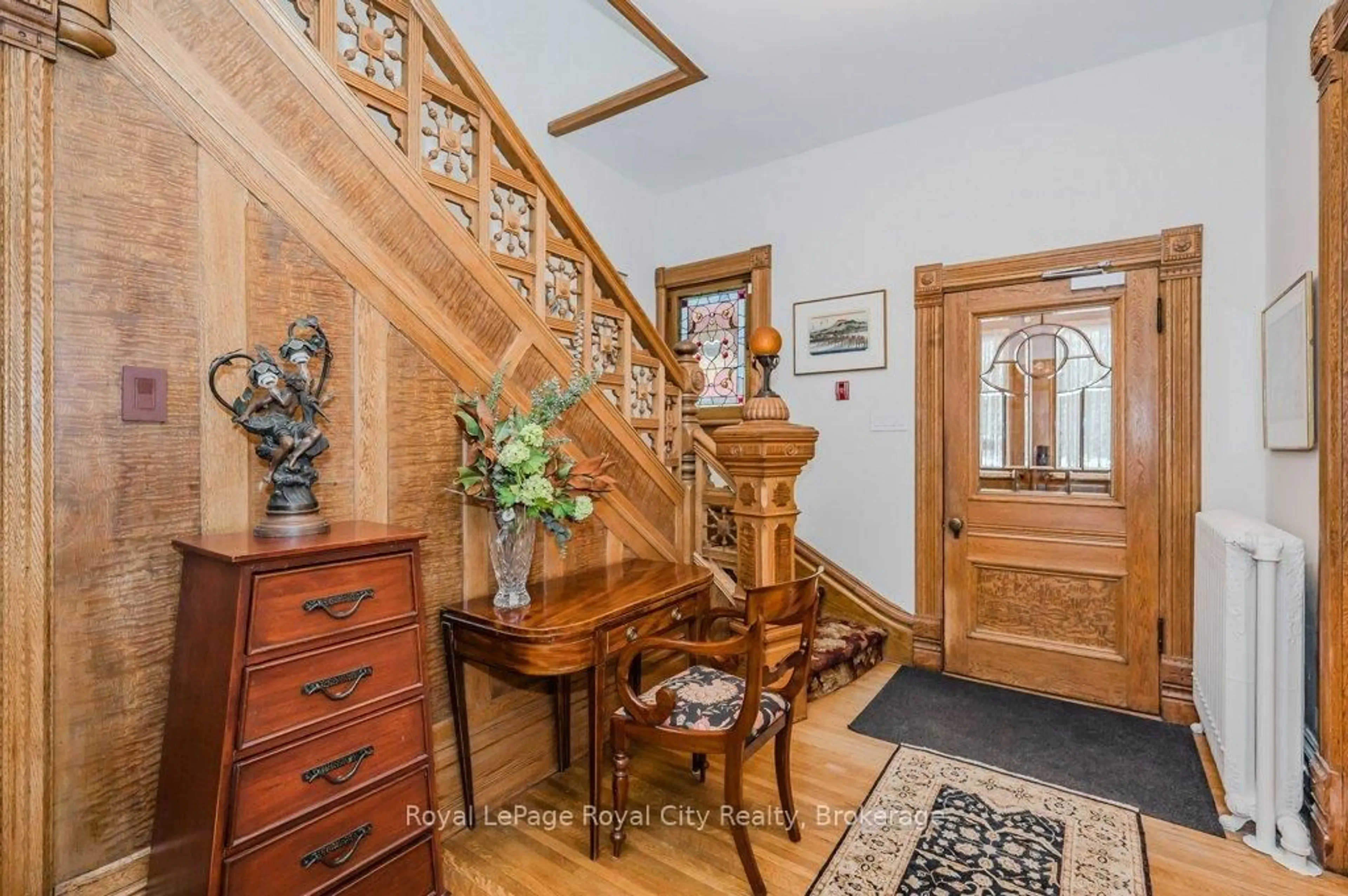 Indoor foyer for 80 London Rd, Guelph Ontario N1H 2B7