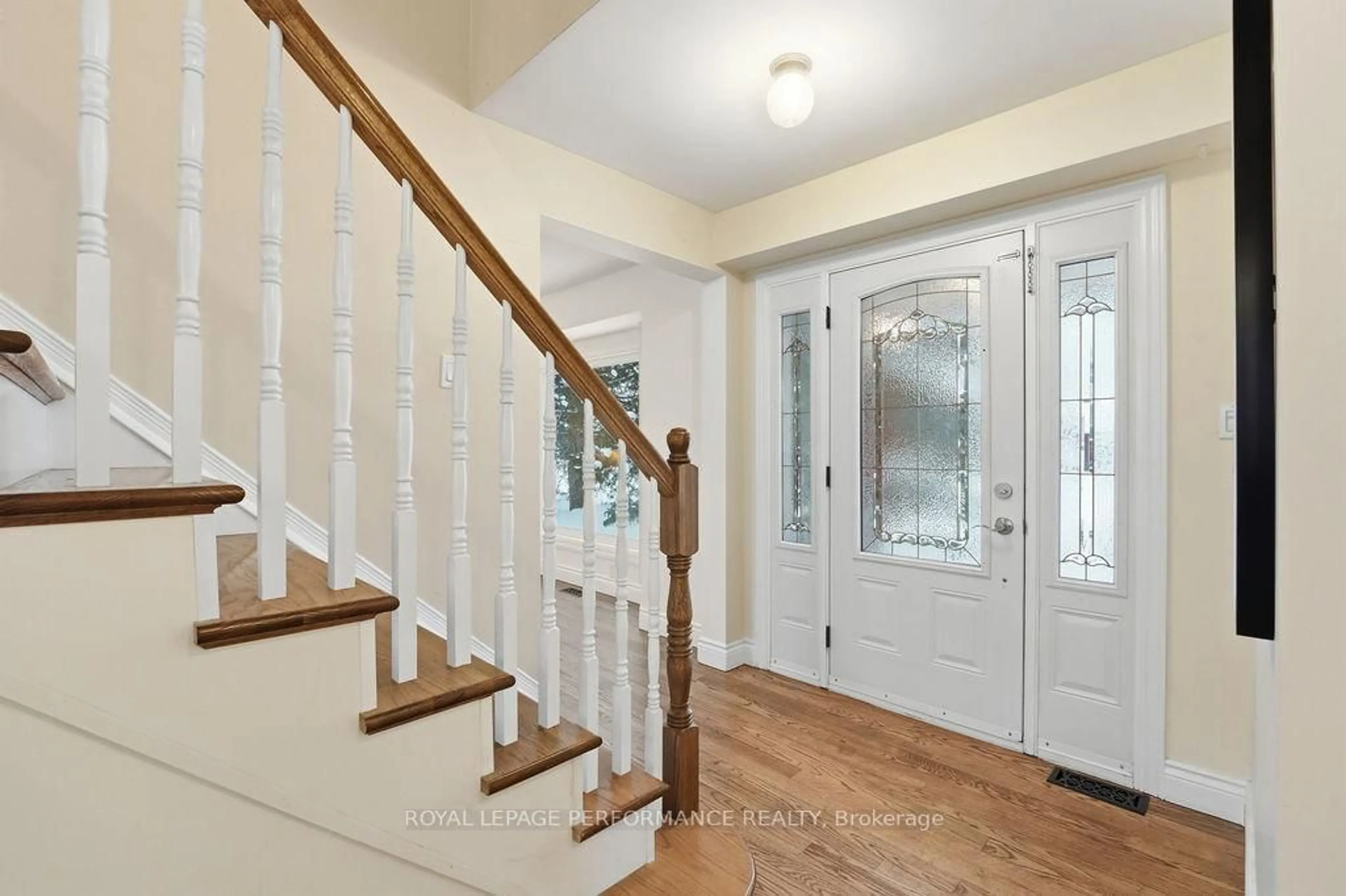Indoor entryway for 3084 Lemay Circ, Clarence-Rockland Ontario K4K 1A9