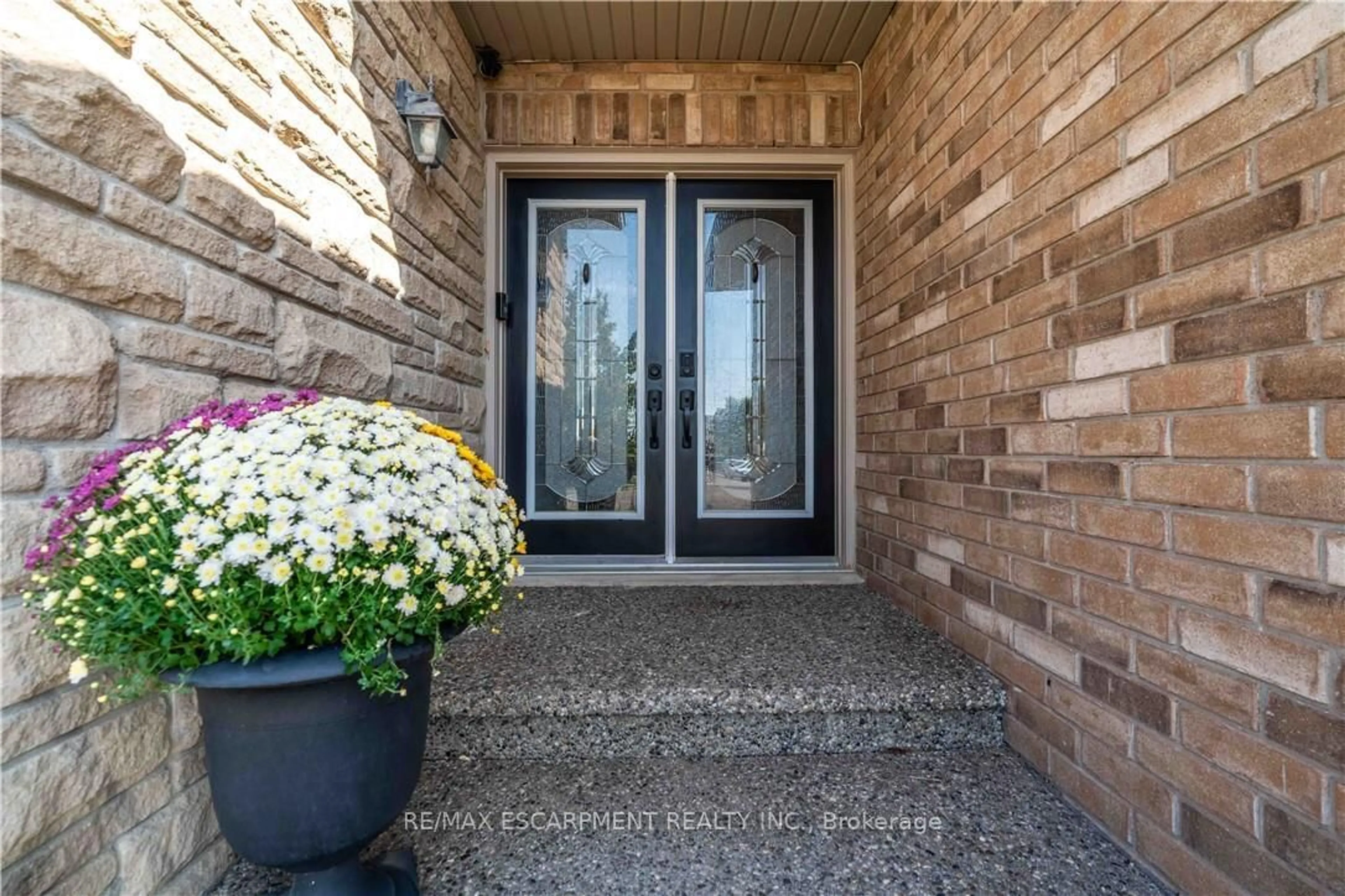 Indoor entryway for 51 Showcase Dr, Hamilton Ontario L0R 1P0