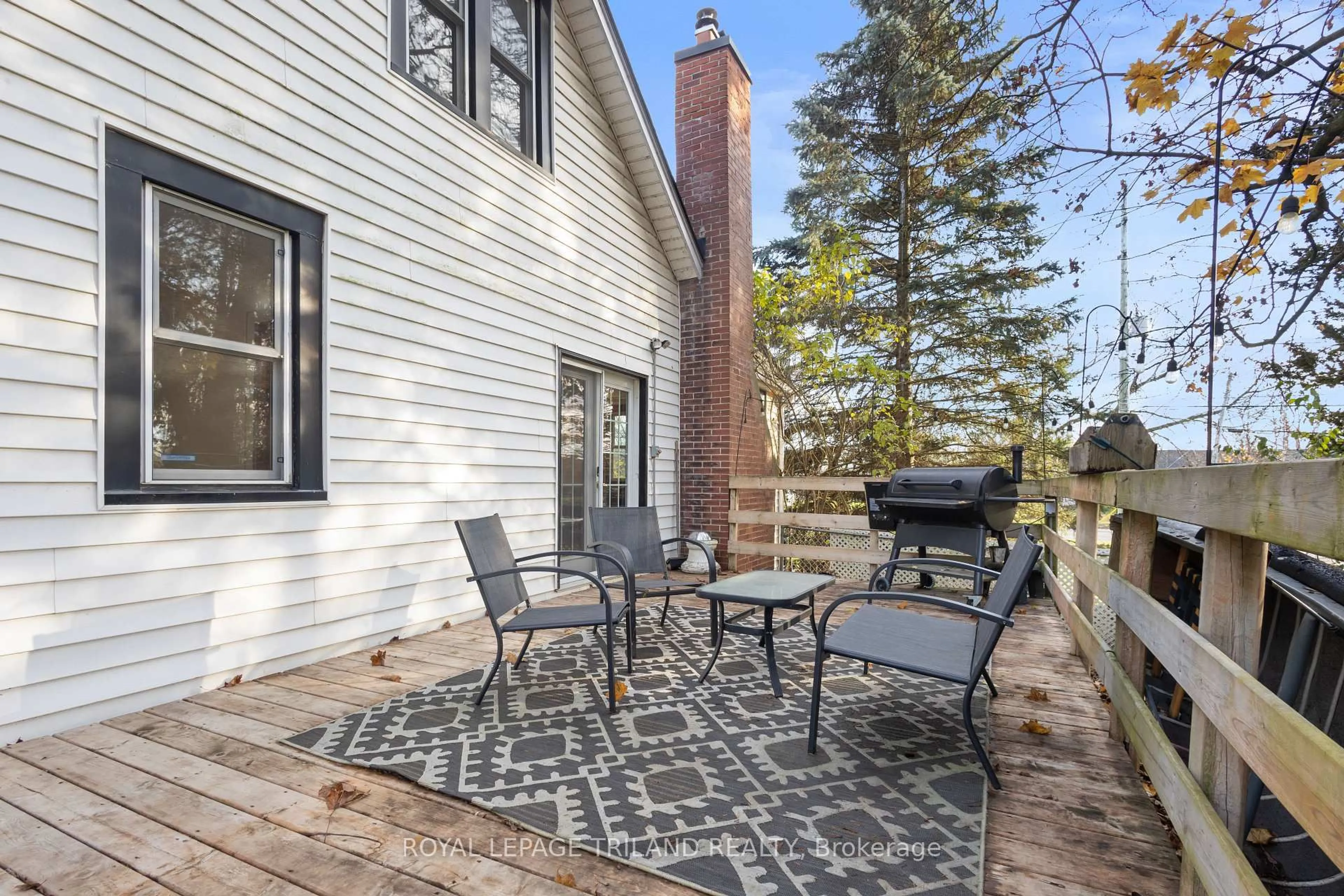 Patio, street for 1248 SOUTHDALE Rd, London South Ontario N6E 1B4