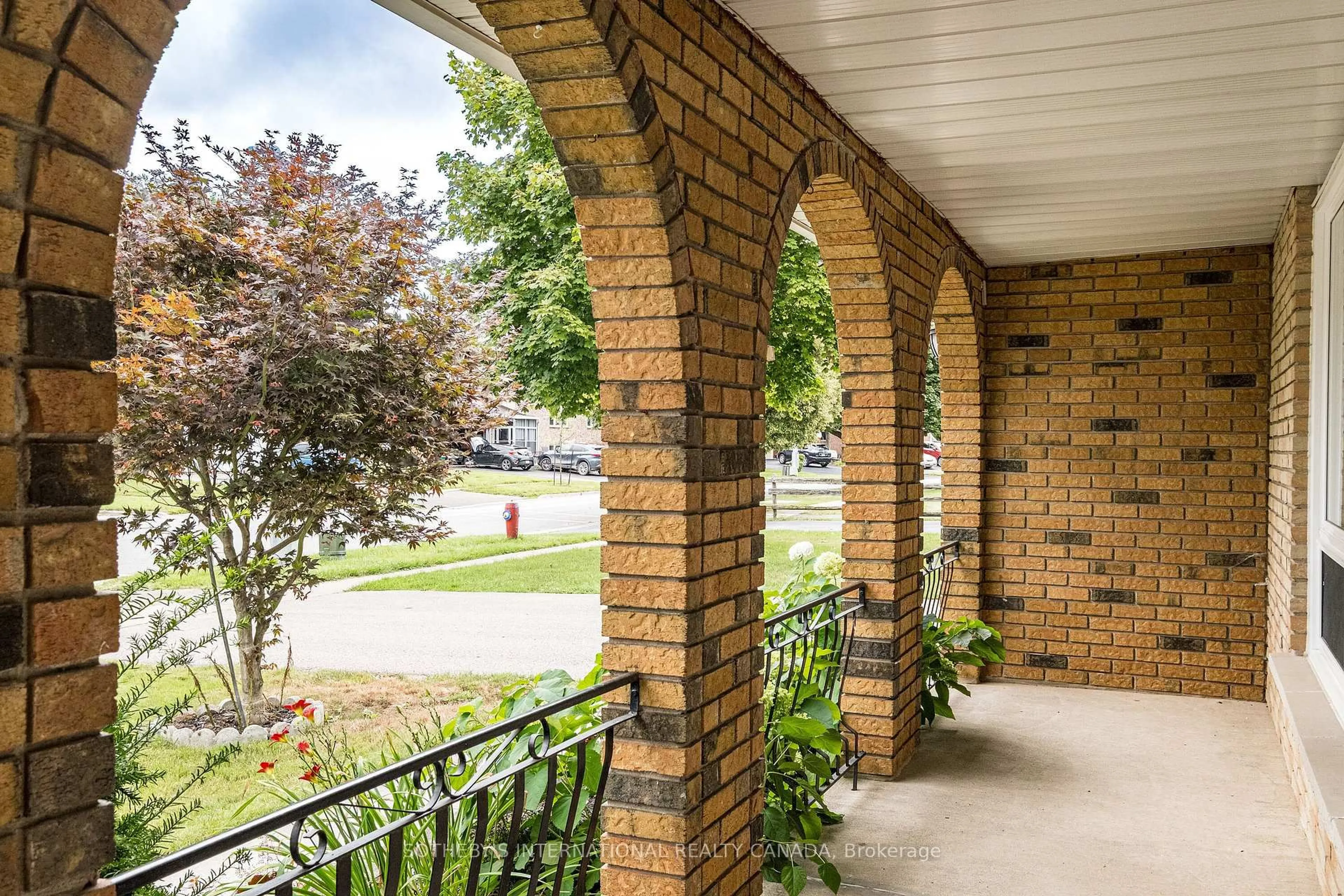 Patio, street for 87 Bridlewood Dr, Welland Ontario L3C 6H3