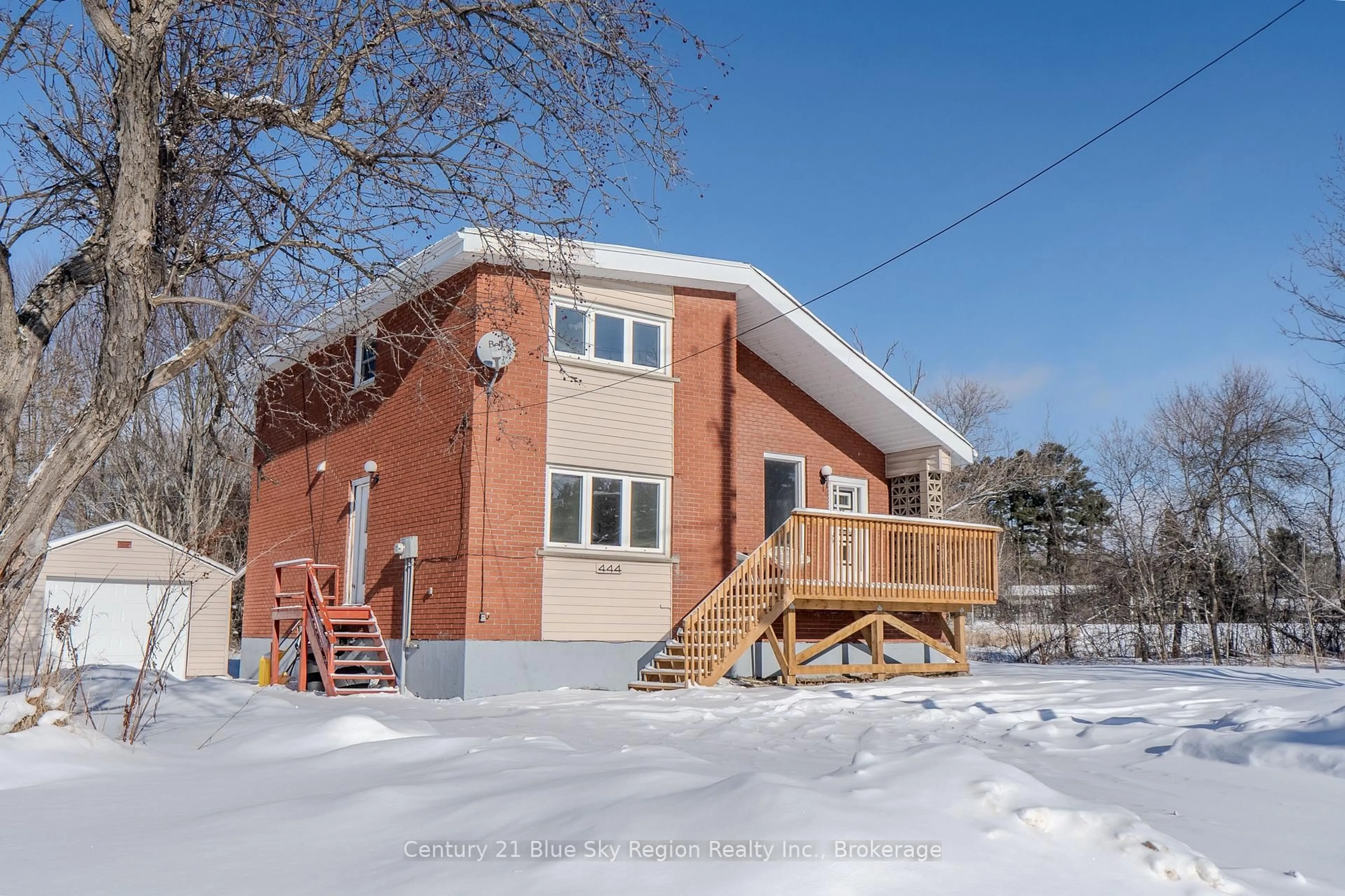Home with brick exterior material, building for 444 Lansdowne St, Callander Ontario P0H 1H0