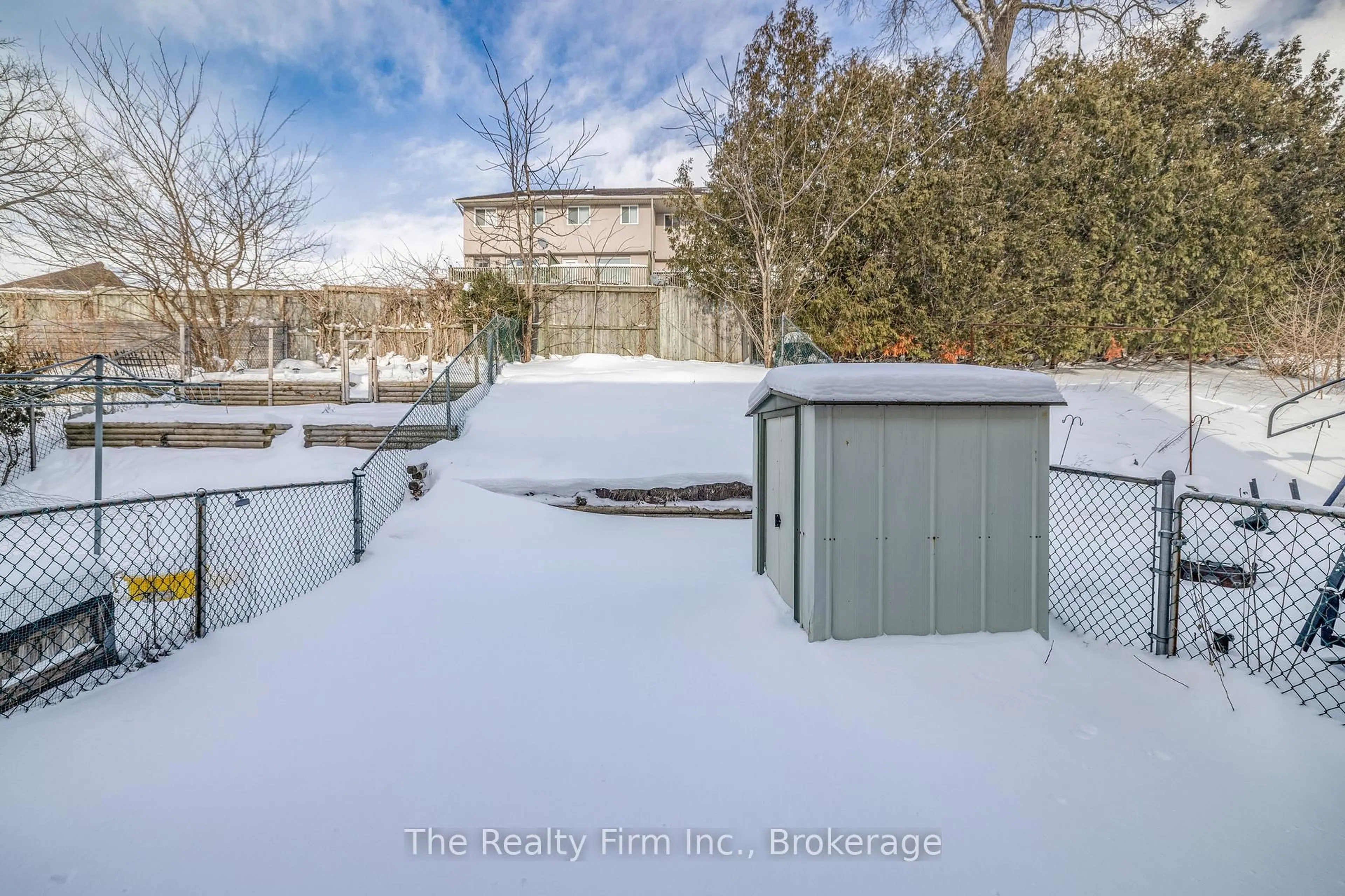 Patio, water/lake/river/ocean view for 40 Marlboro Crt, Woodstock Ontario N4S 8P4