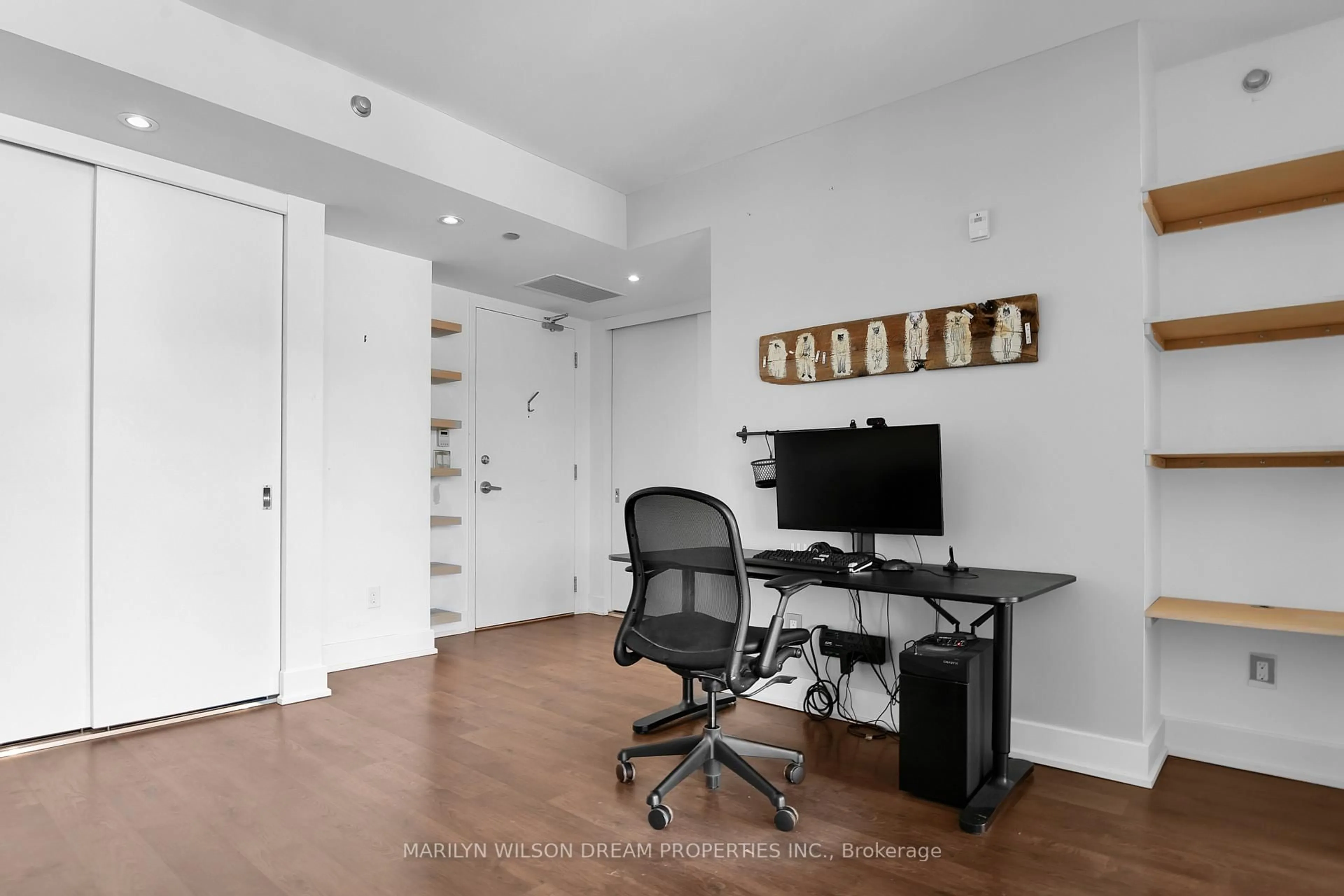 A pic of a room for 7 Marquette Ave #612, Ottawa Ontario K1L 8A7