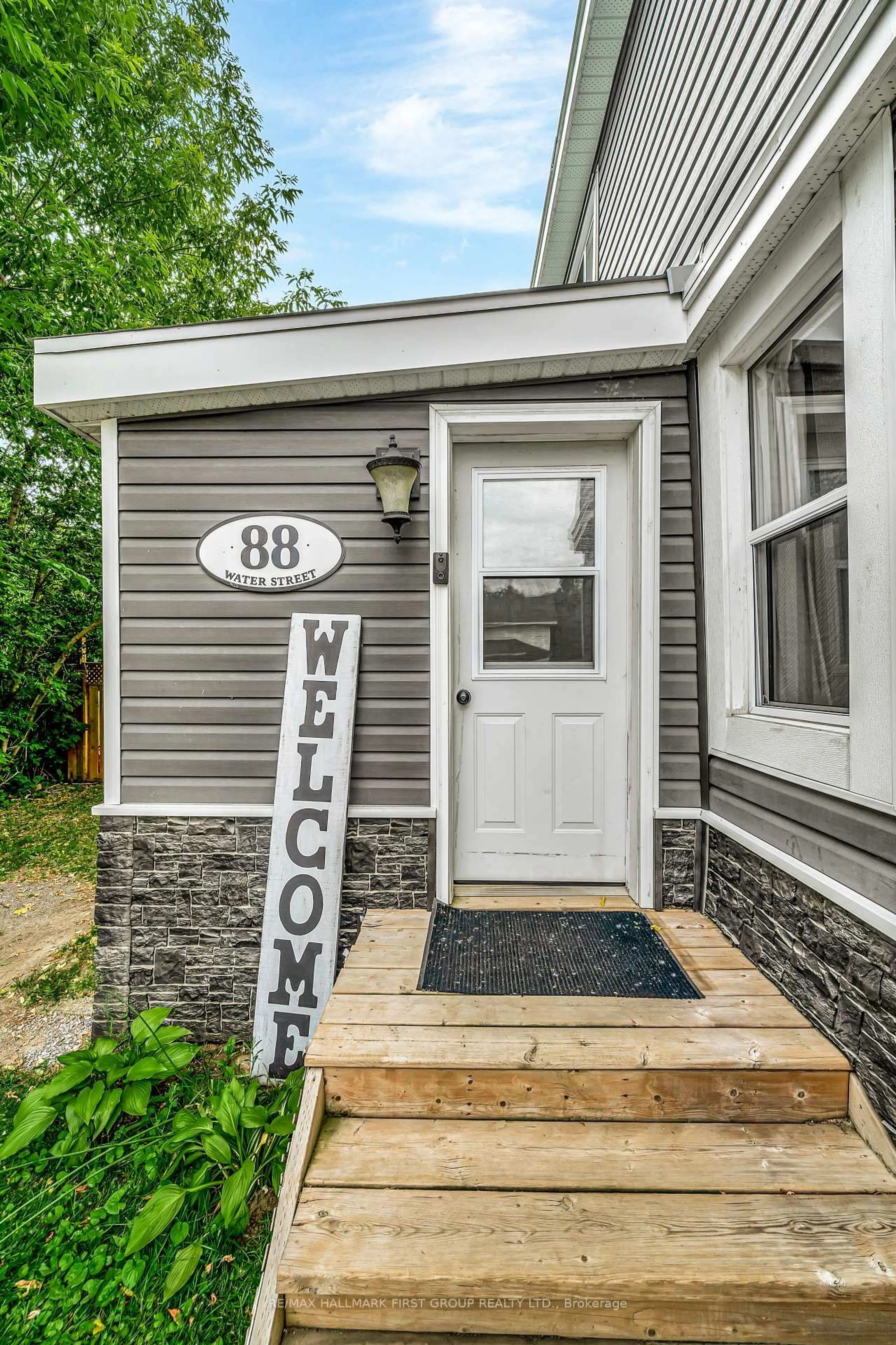 Home with vinyl exterior material, street for 88 Water St, Quinte West Ontario K8V 4M4