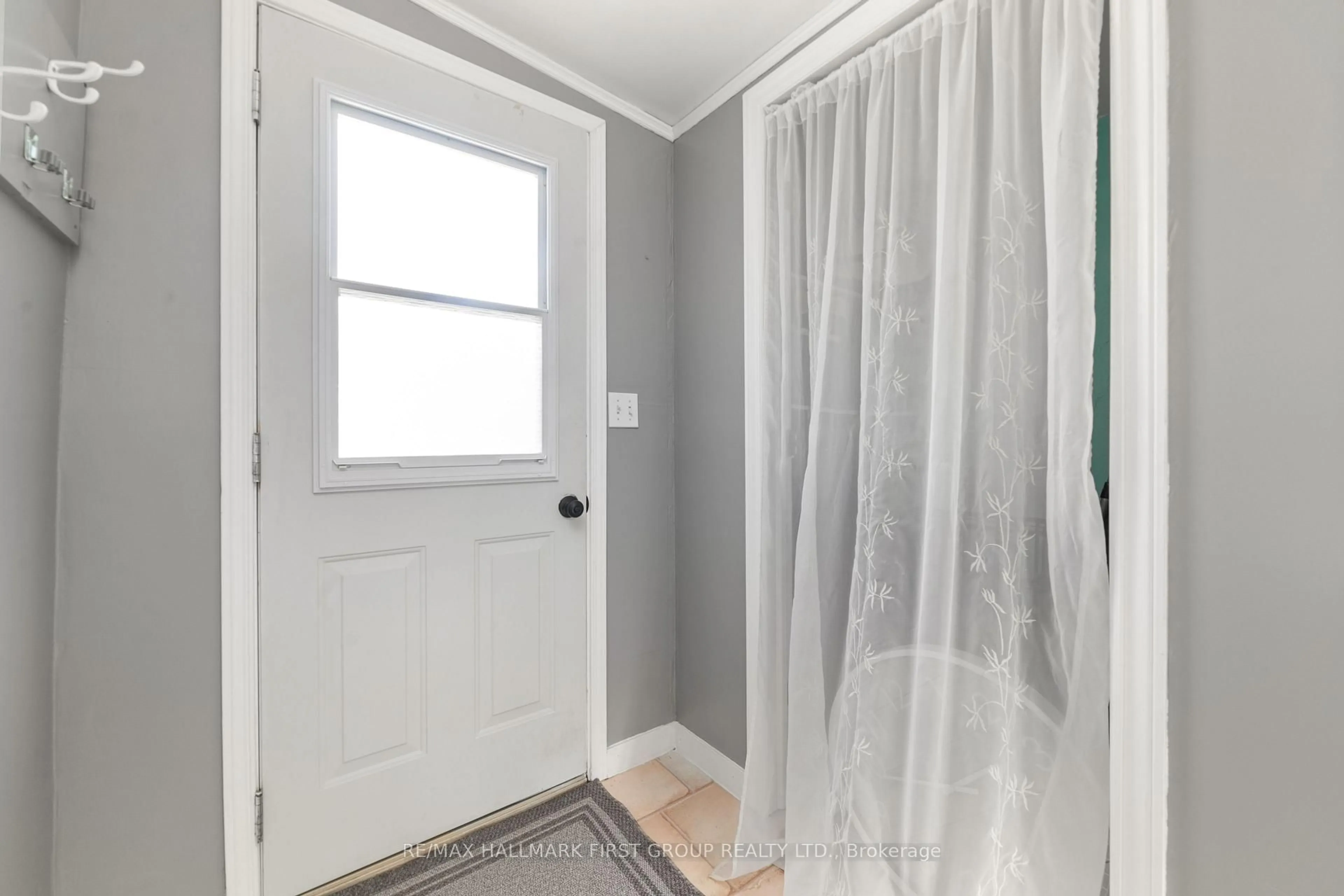 Indoor entryway for 88 Water St, Quinte West Ontario K8V 4M4