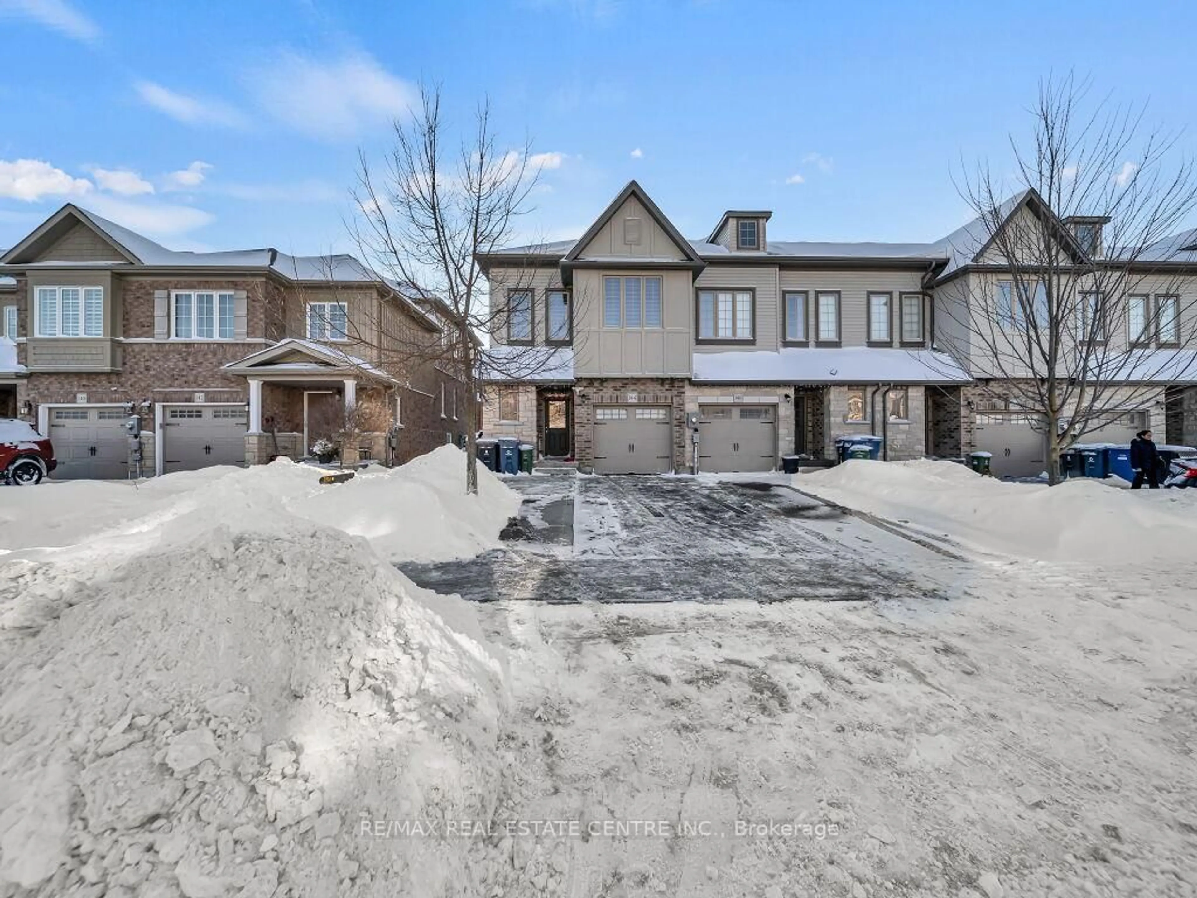 A pic from outside/outdoor area/front of a property/back of a property/a pic from drone, street for 144 Summit Ridge Dr, Guelph Ontario N1E 0M8