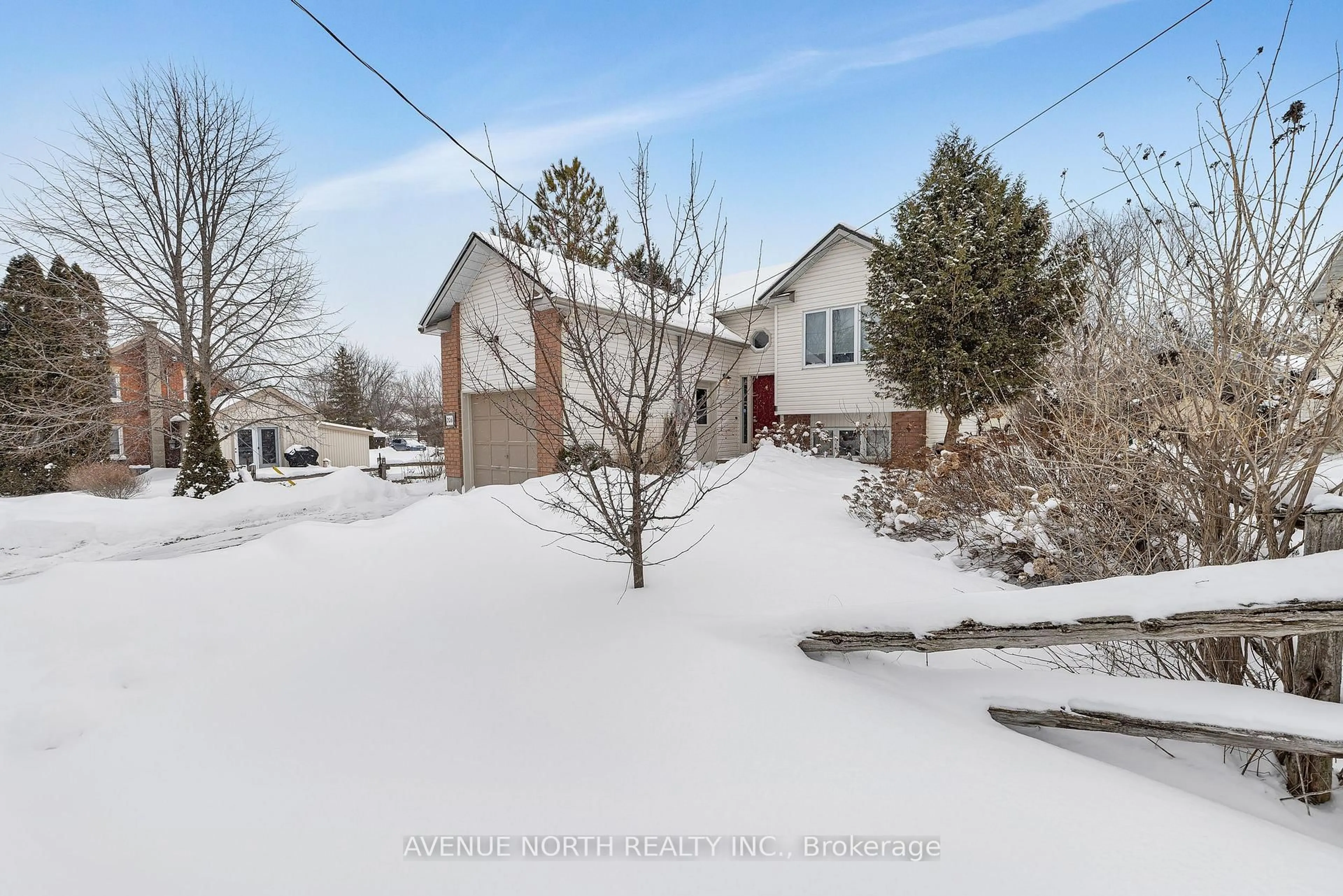A pic from outside/outdoor area/front of a property/back of a property/a pic from drone, street for 206 Wellington St, Merrickville-Wolford Ontario K0G 1N0