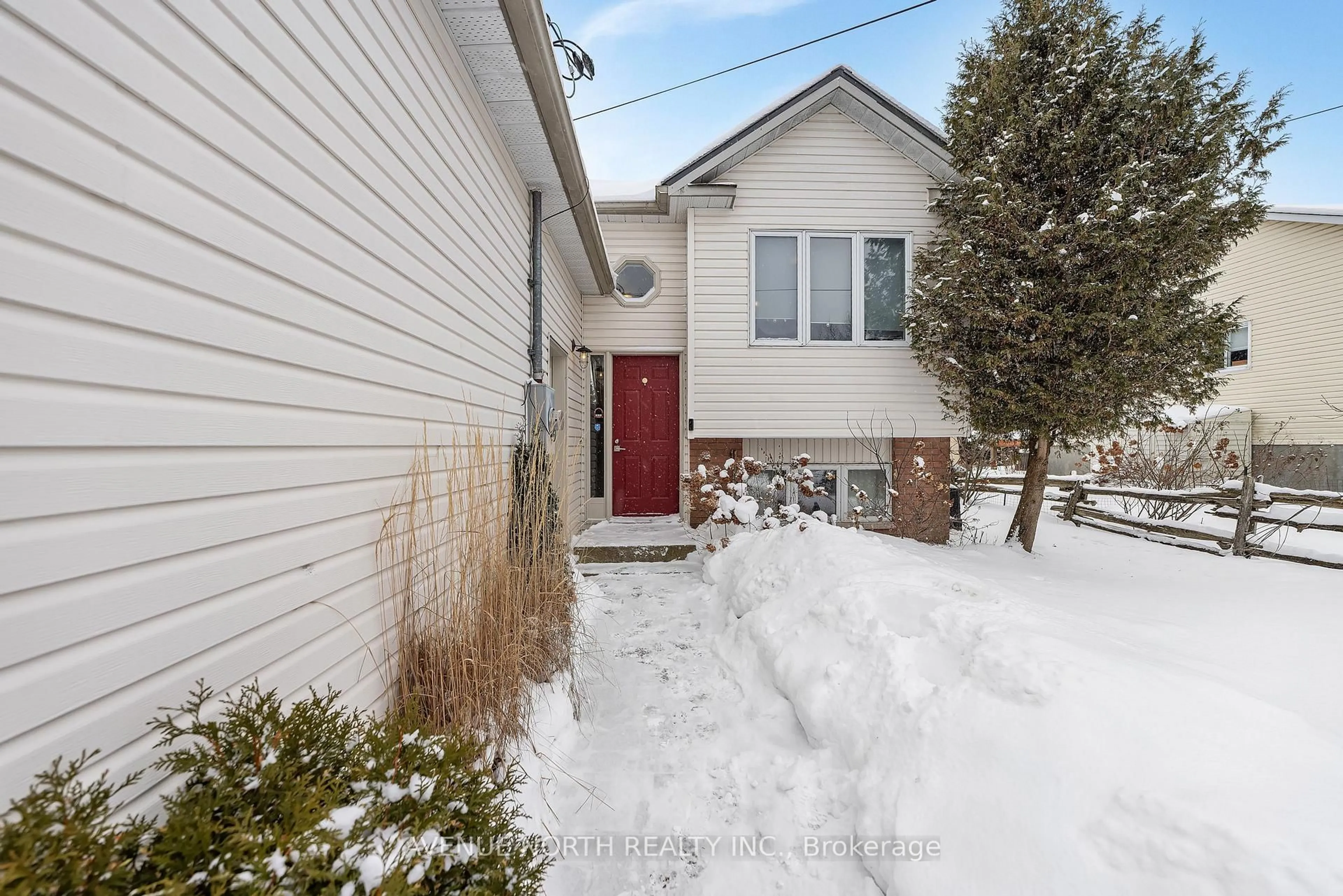 Indoor entryway for 206 Wellington St, Merrickville-Wolford Ontario K0G 1N0