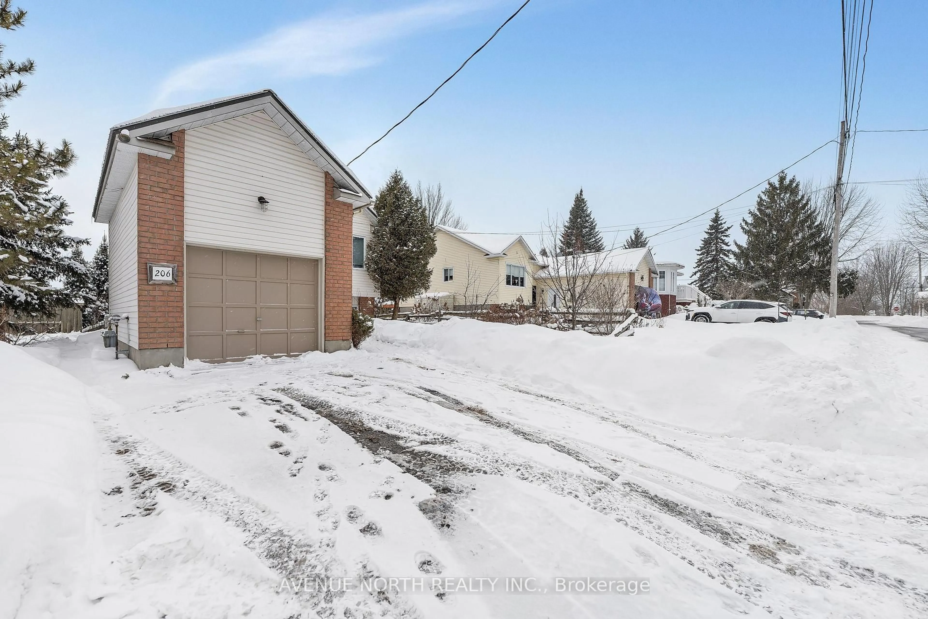 A pic from outside/outdoor area/front of a property/back of a property/a pic from drone, street for 206 Wellington St, Merrickville-Wolford Ontario K0G 1N0