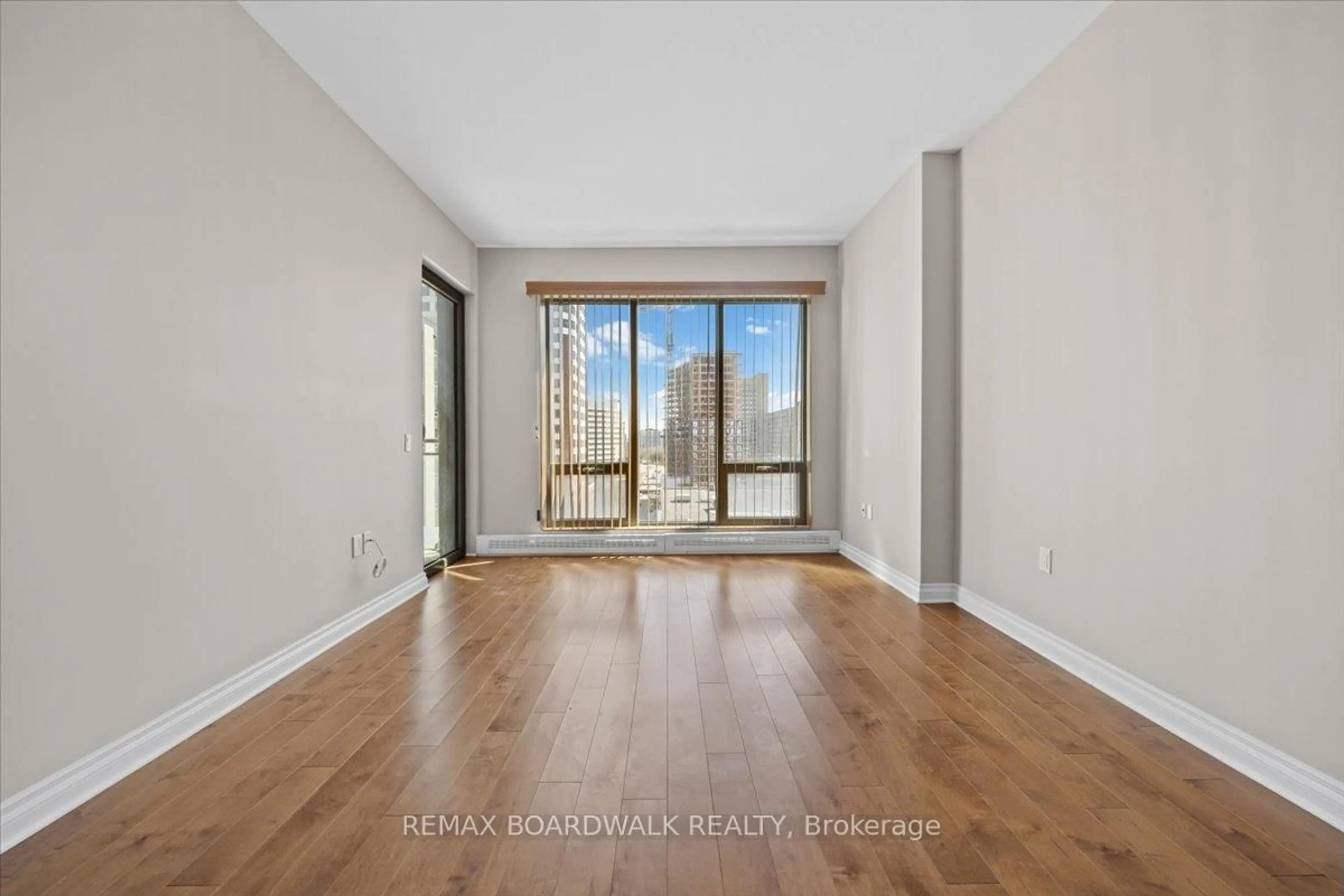 A pic of a room for 90 George St #1003, Ottawa Ontario K1N 0A8