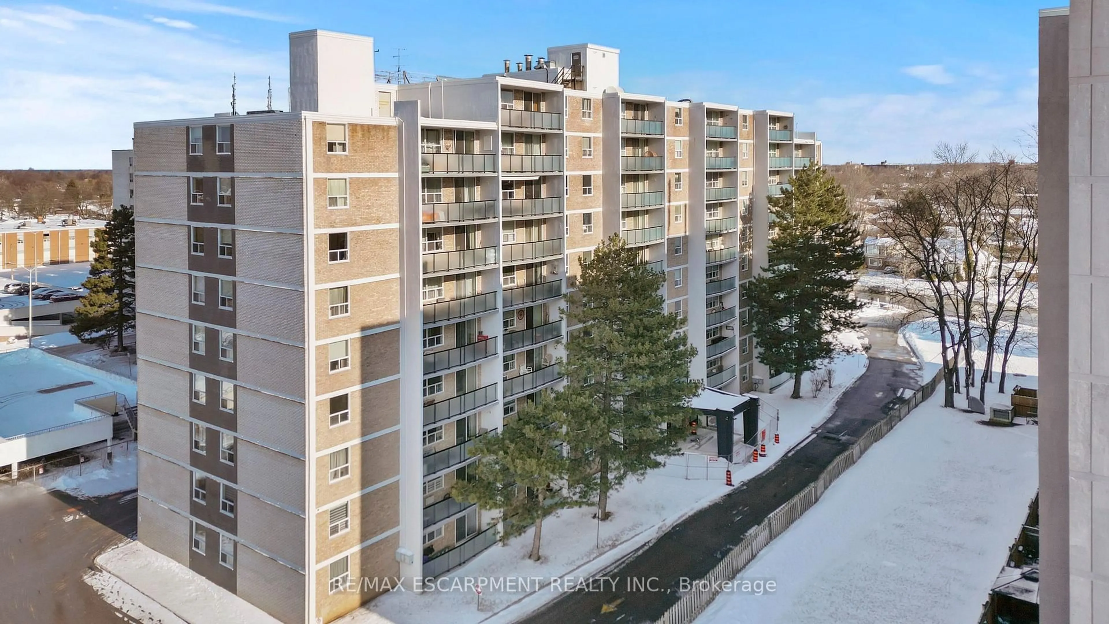 A pic from outside/outdoor area/front of a property/back of a property/a pic from drone, city buildings view from balcony for 359 Geneva St #1004, St. Catharines Ontario L2N 2G5