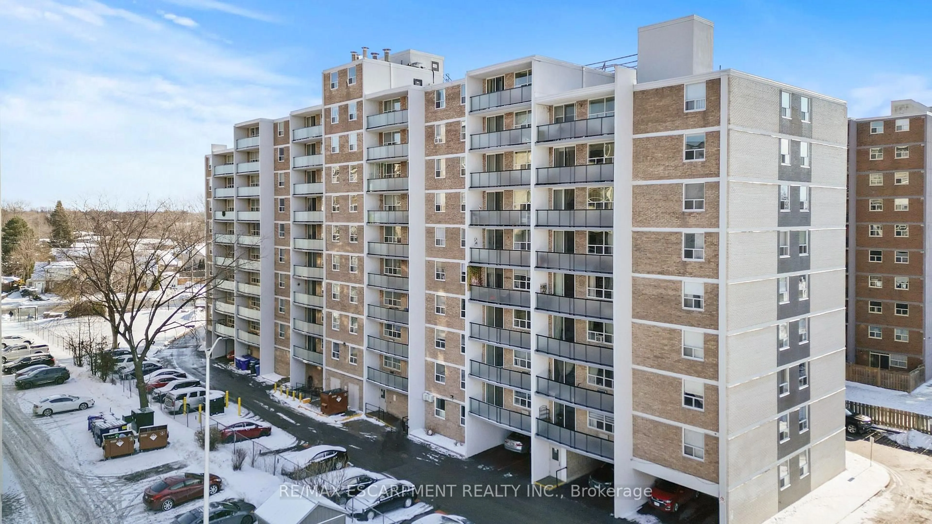 A pic from outside/outdoor area/front of a property/back of a property/a pic from drone, city buildings view from balcony for 359 Geneva St #1004, St. Catharines Ontario L2N 2G5