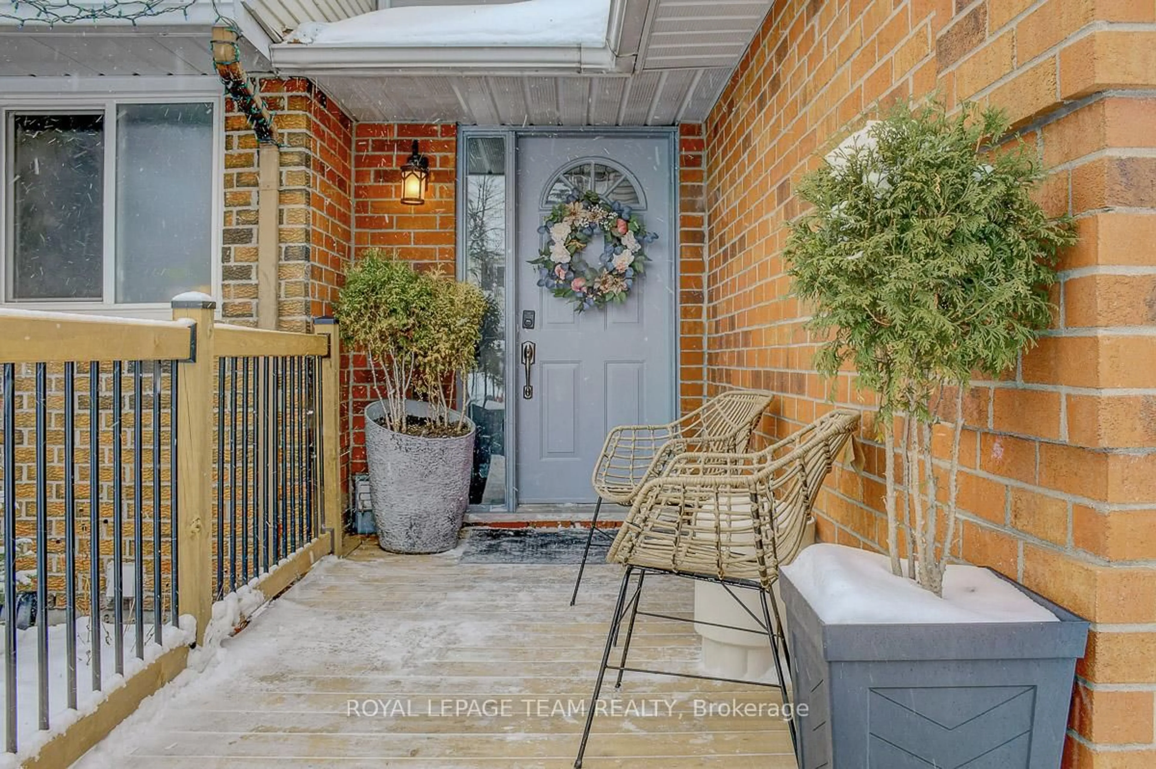 Indoor entryway for 6424 Timothy Crt #36, Orleans Ontario K1C 3E6