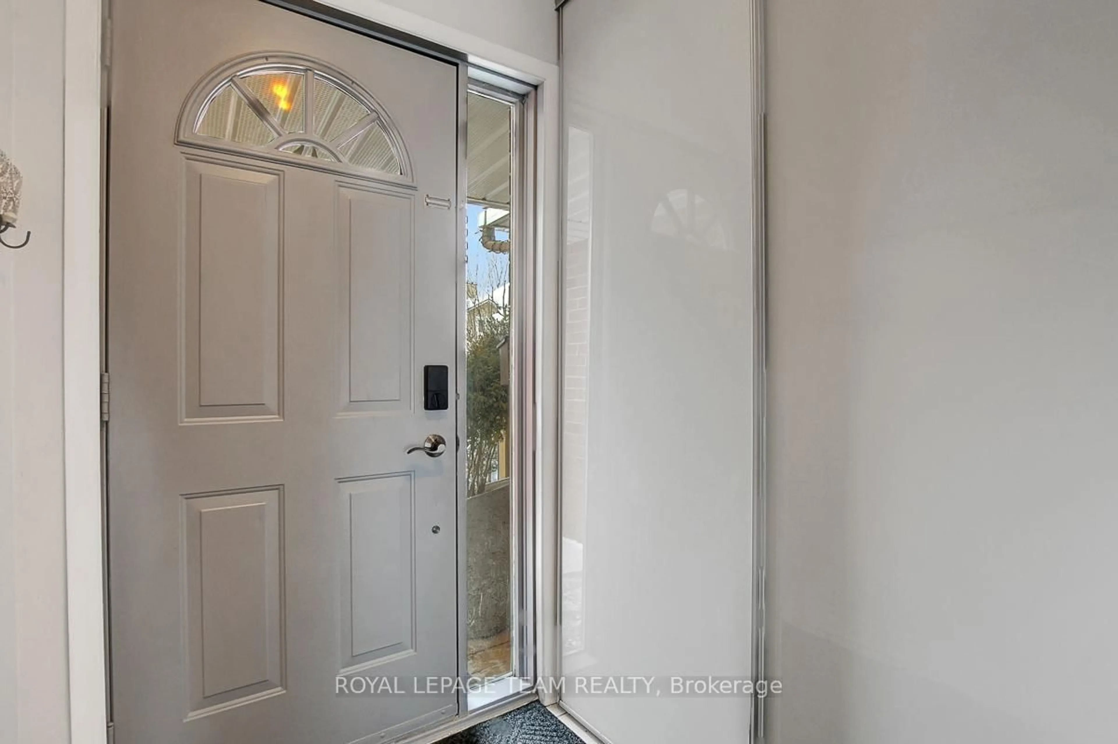 Indoor entryway for 6424 Timothy Crt #36, Orleans Ontario K1C 3E6