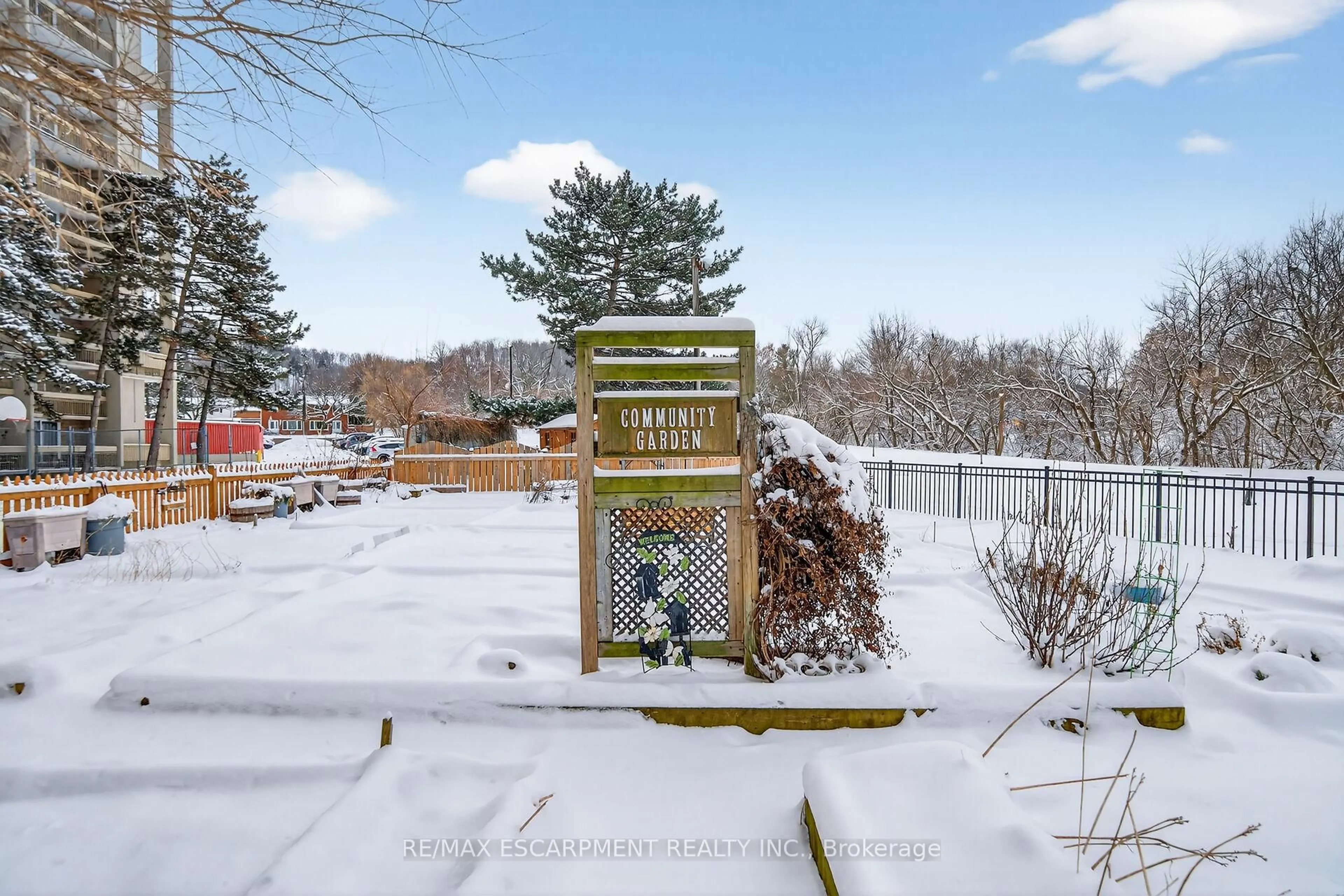 Unknown for 350 Quigley Rd #324, Hamilton Ontario L8K 5N2