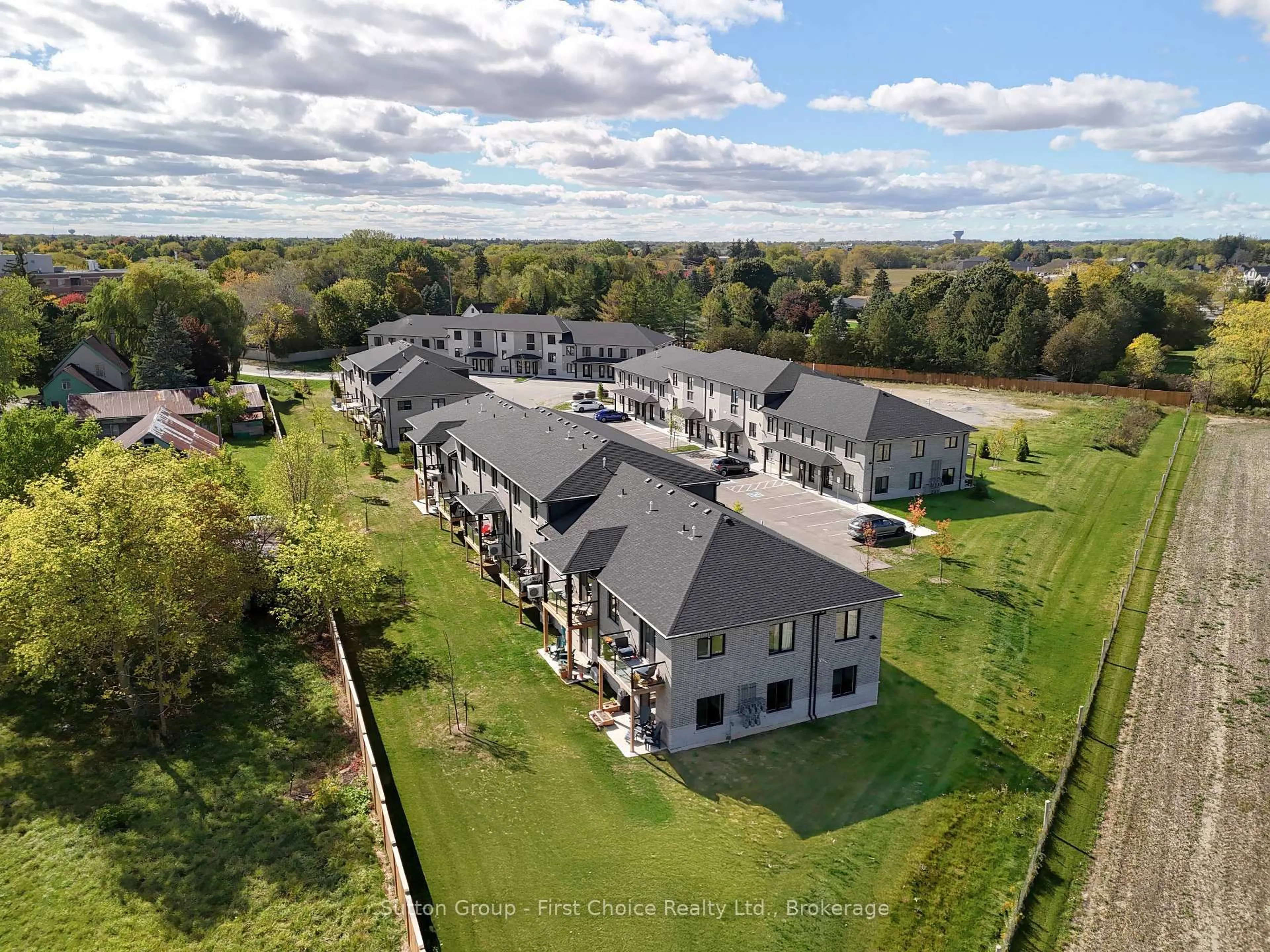 A pic from outside/outdoor area/front of a property/back of a property/a pic from drone, unknown for 3202 VIVIAN Line #Unit 40, Stratford Ontario N5A 0K6
