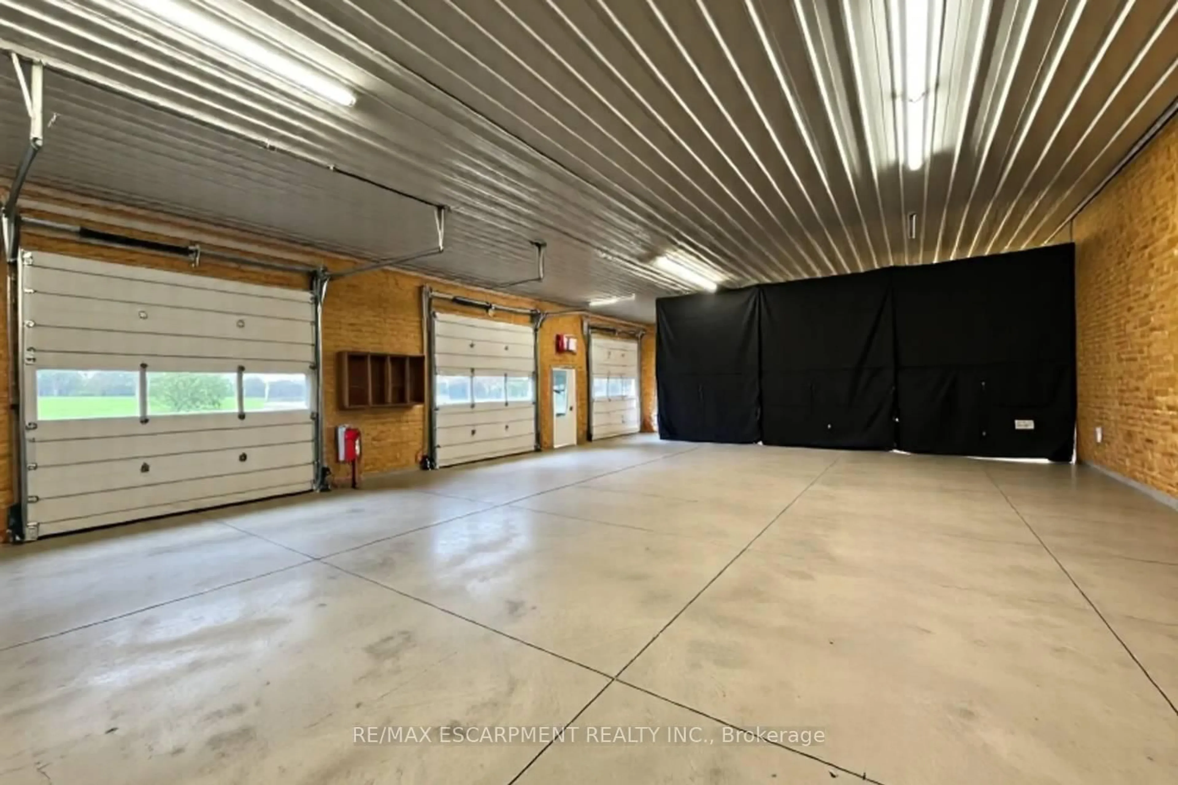 Indoor garage for 75642 Diltz Rd, Wainfleet Ontario N1A 2W2