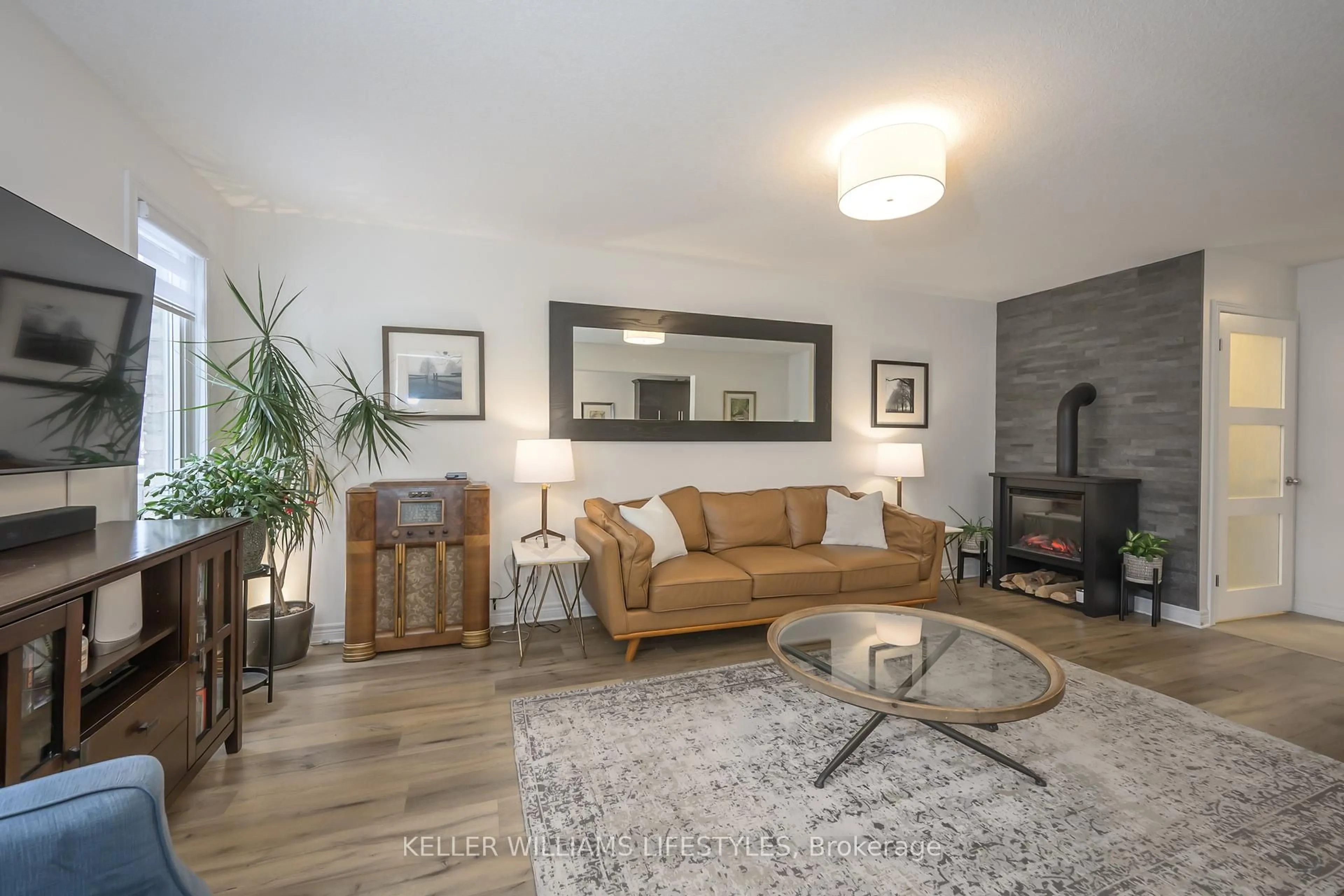 Living room with furniture, unknown for 6811 Vallas Circ, London South Ontario N6P 0B5