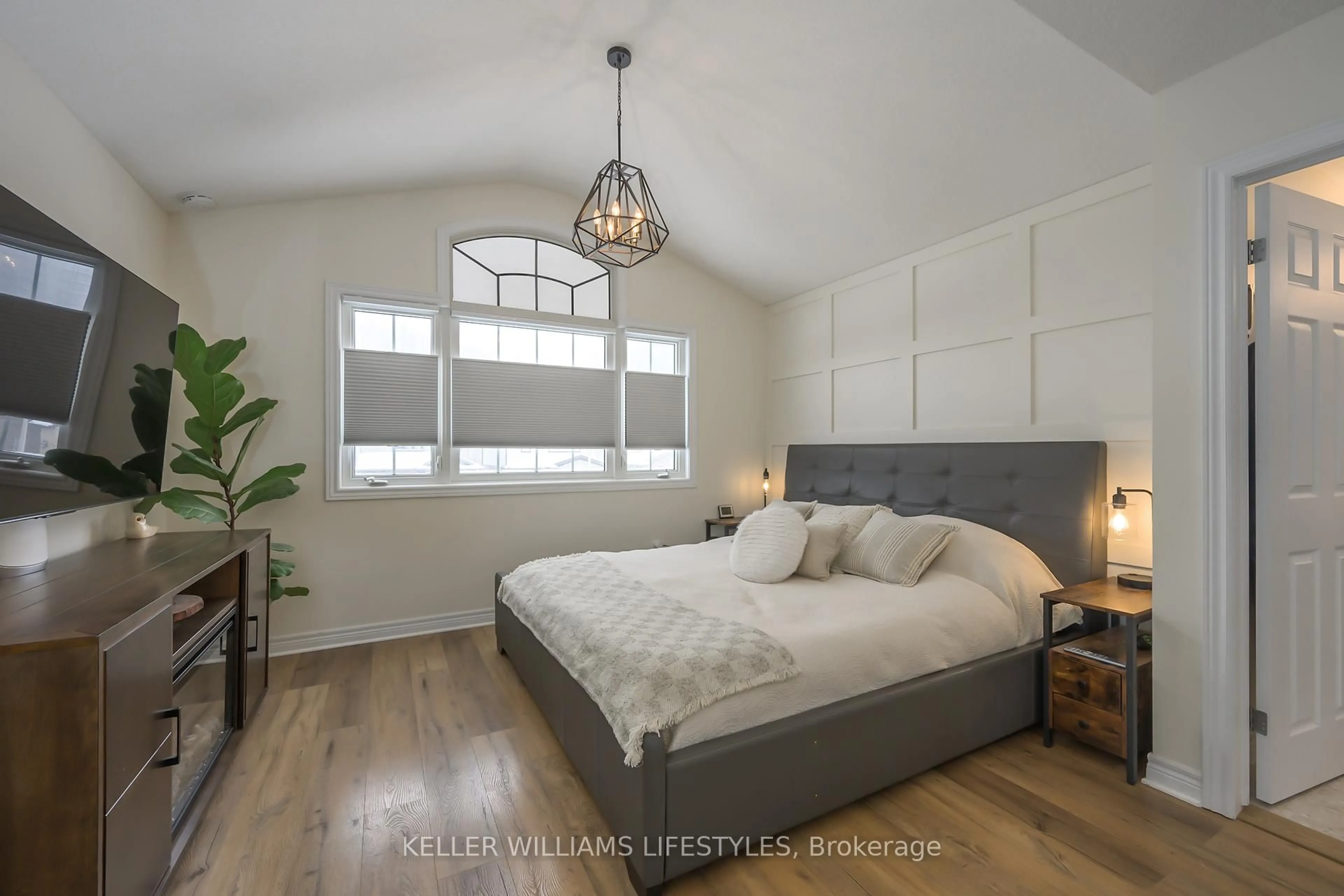 Bedroom with bed, wood/laminate floor for 6811 Vallas Circ, London South Ontario N6P 0B5